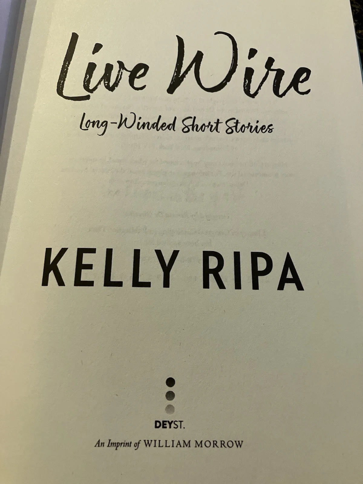 Kelly Ripa — Kelly Ripa Signed Book 1st Edition Not Read Condition., image 3