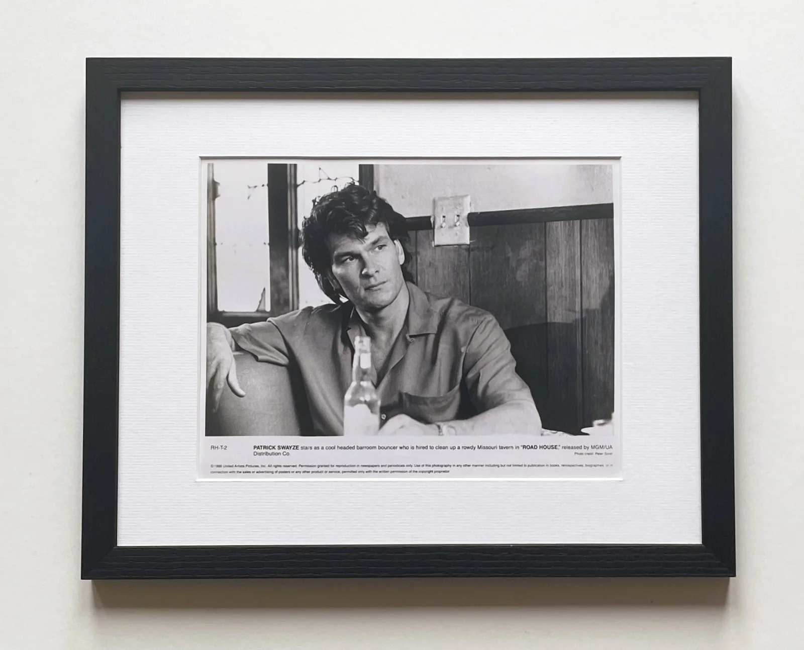 Roadhouse Patrick Swayze Photo Original Framed 8X10 Inch B&W Press Publicity Pho, image 2