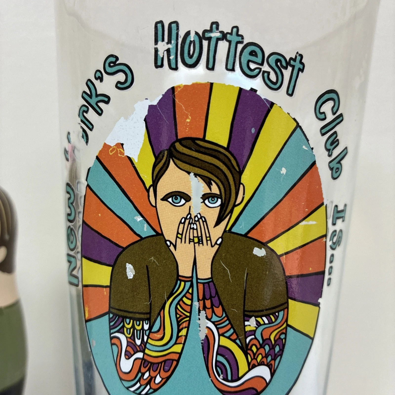 Stefon Lot Pint Glass & Wooden Figure SNL Saturday Night Live 2014, изображение 2