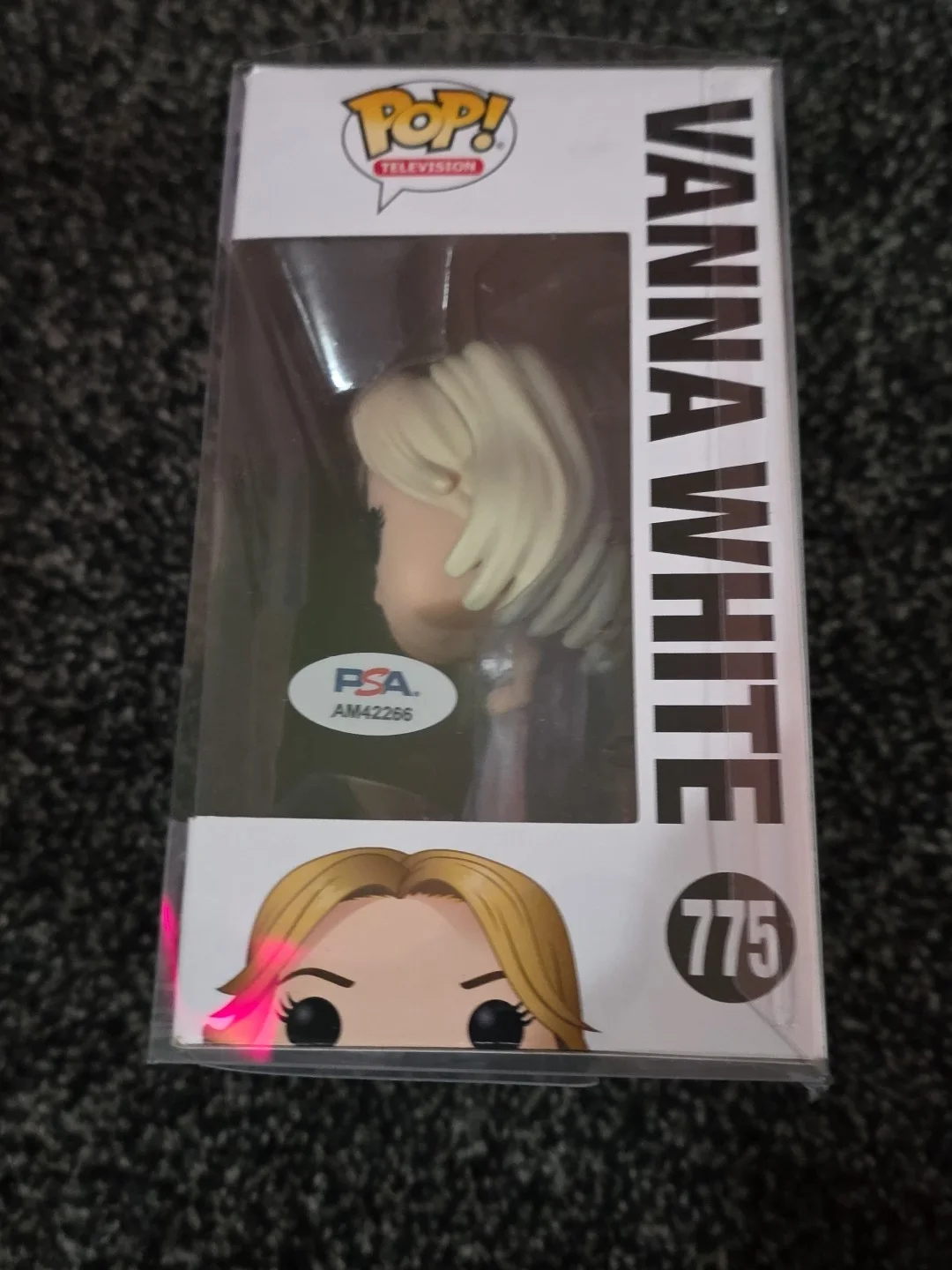 A Star — Vanna White Wheel of Fortune Funko Pop Hand Signed Autographed PSA/DNA COA, изображение 2