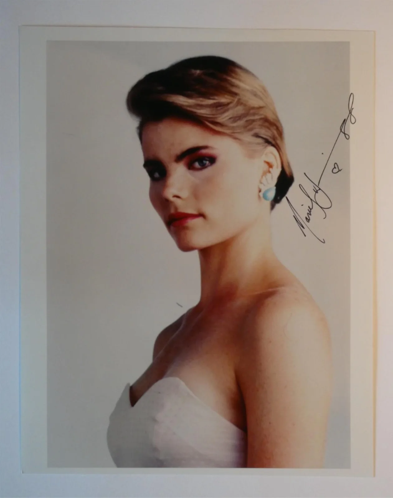 Mariel Hemingway — Mariel Hemingway Signed 8x10 Photo Autographed Lipstick