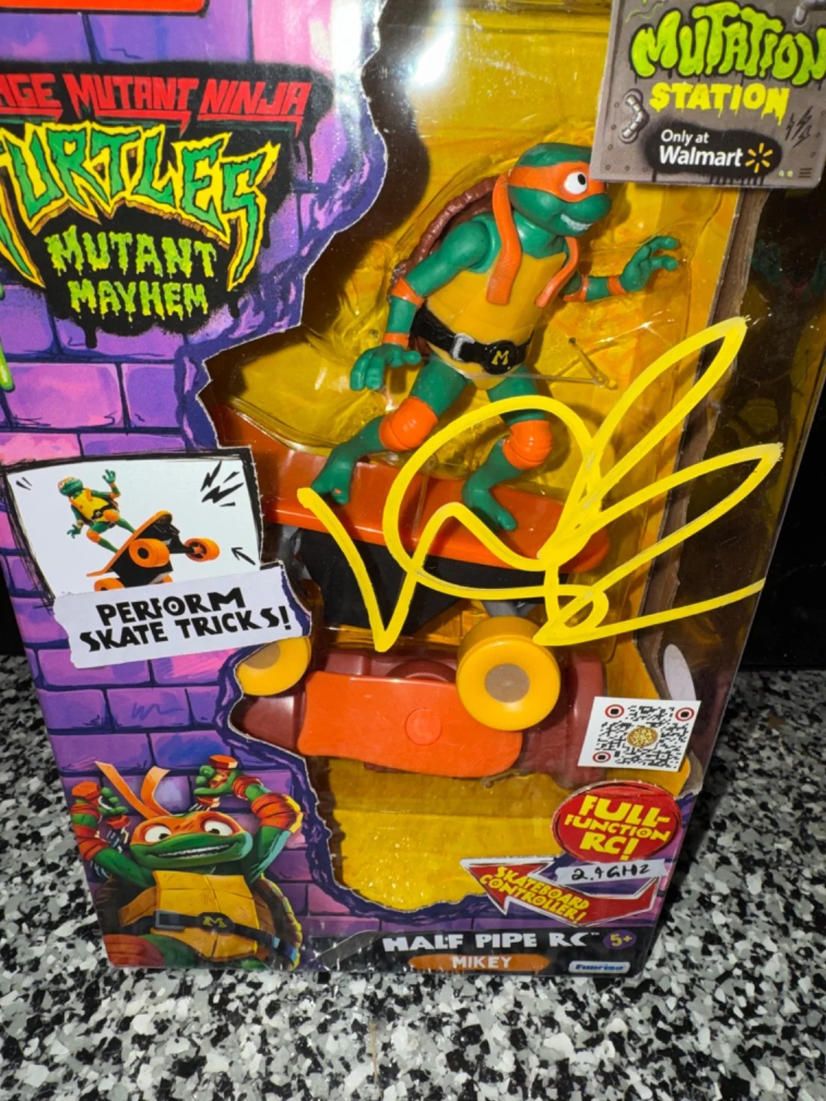 Vanilla Ice — VANILLA ICE signed autographed TMNT MICKEY Toy w/ COA JSA CK63699, image 2