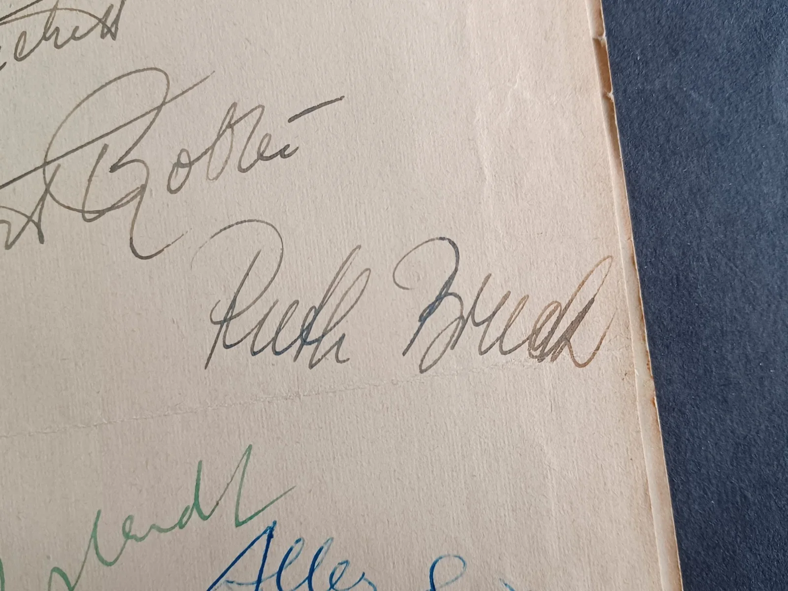 Ruth Bruck (d. 1998), Bert Robbe, Lucas Trio Signed Album Page -Actress, Singers, image 3