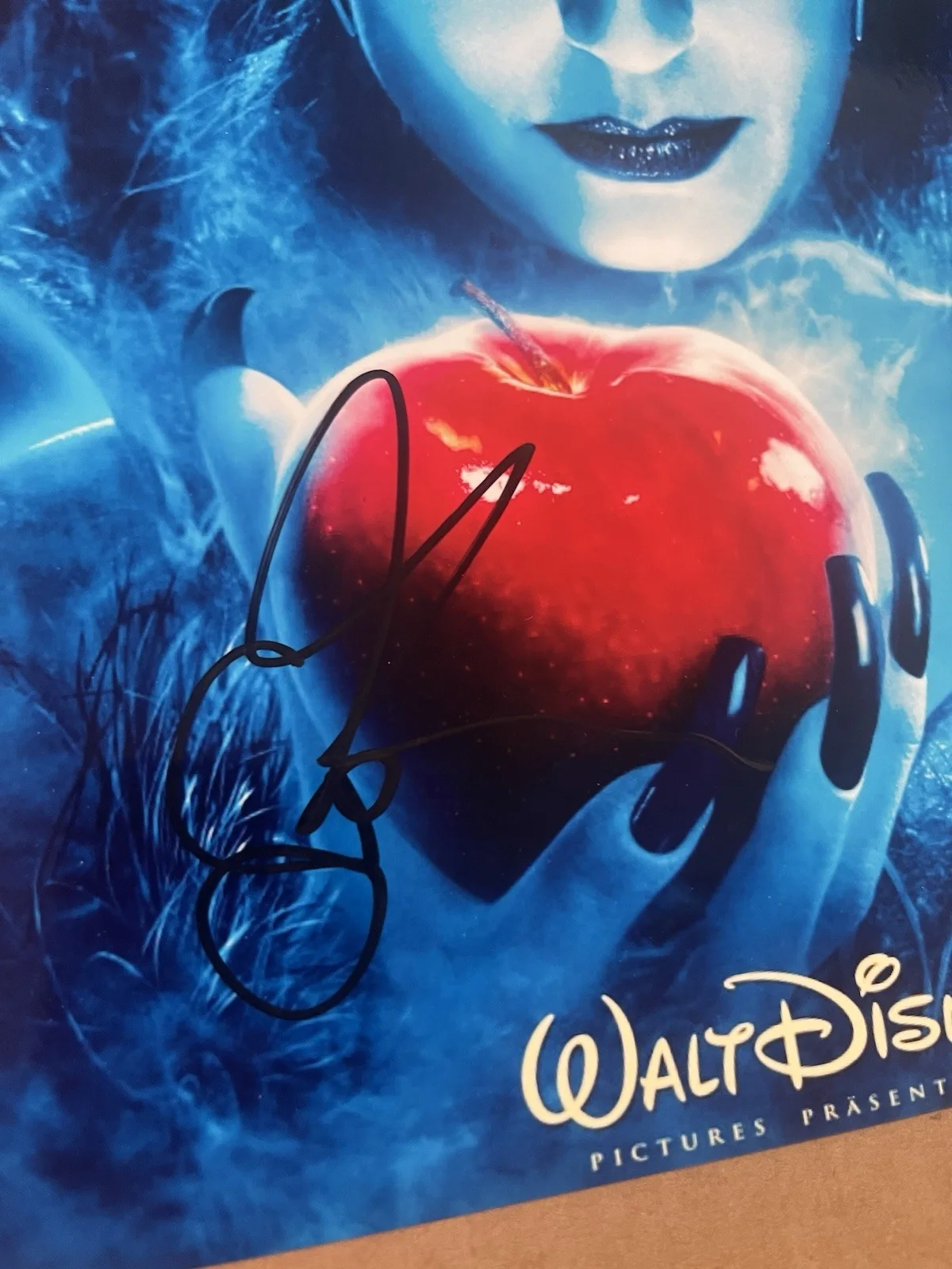 Susan Sarandon — SUSAN SARANDON Signed Autographed 8x10 ENCHANTED QUEEN NARISSA Photo, image 3