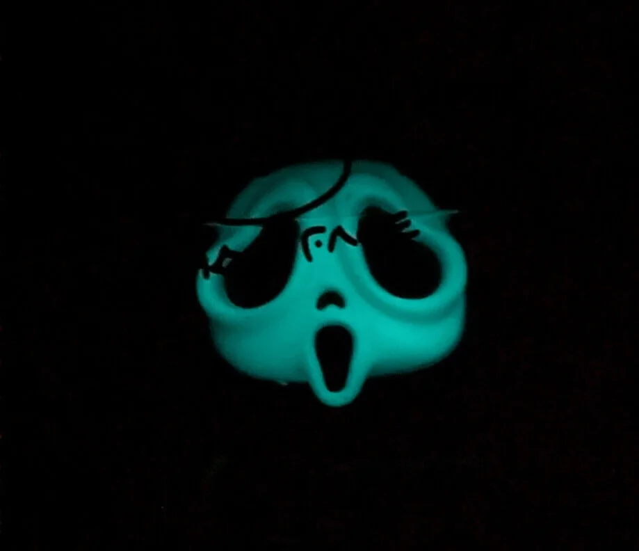 Roger Jackson — Roger JACKSON Signed Scream FUNKO POP Ghostface Exclusive Glow JSA COA, image 3