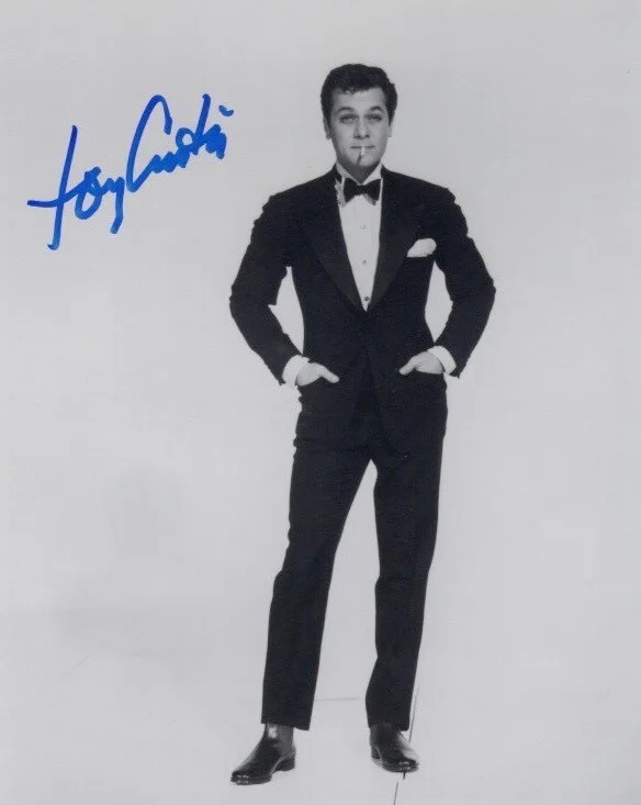 TONY CURTIS — TONY CURTIS IN PERSON SIGNED B/W 8X10 PHOTO KNOWN FOR SOME LIKE IT HOT