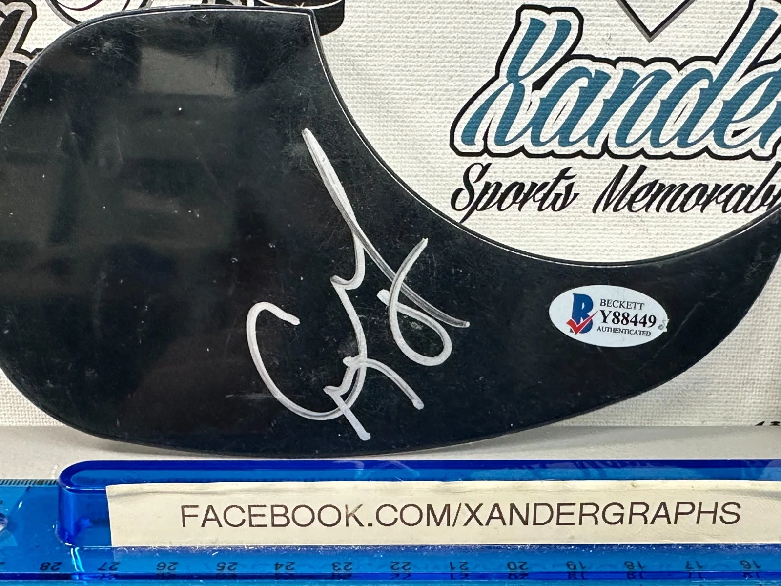 CRAIG MORGAN SIGNED AUTOGRAPHED BLACK TEARDROP GUITAR PICK GUARD-BECKETT BAS COA, изображение 2
