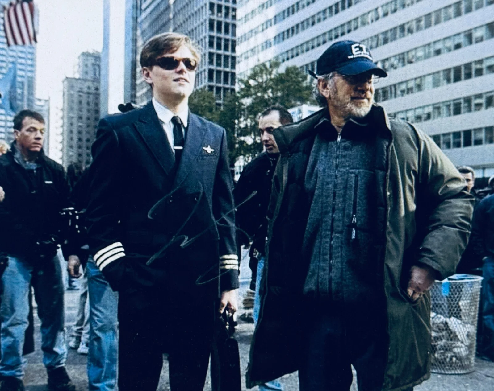 LEONARDO DICAPRIO — Leonardo Dicaprio Signed•8x10 w/Steven Spielberg•*CATCH ME IF YOU CAN*•COA, image 3