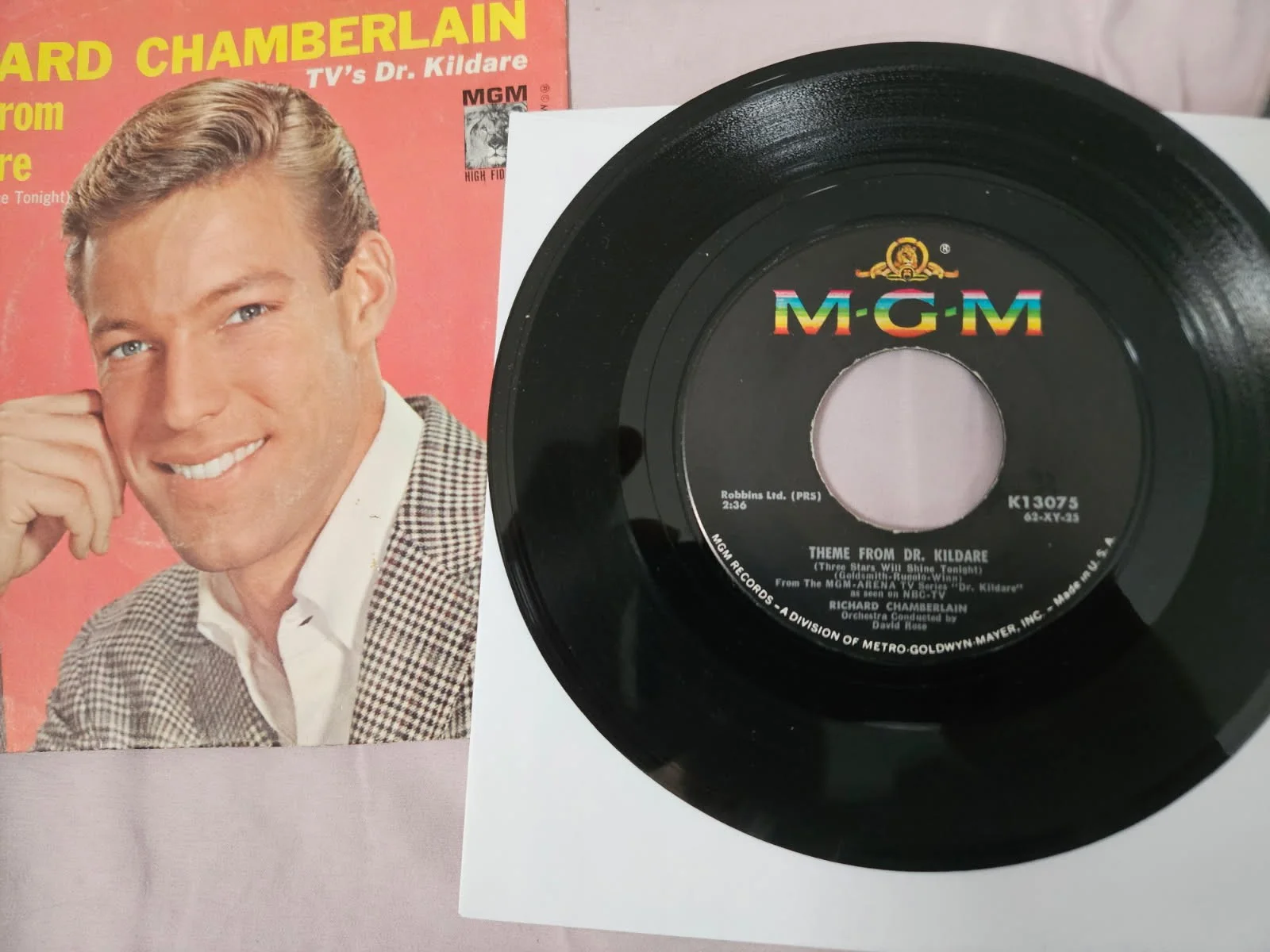 Richard Chamberlain — Richard Chamberlain as Dr. Kildare autographed 45 RPM Record JSA Certified, изображение 2