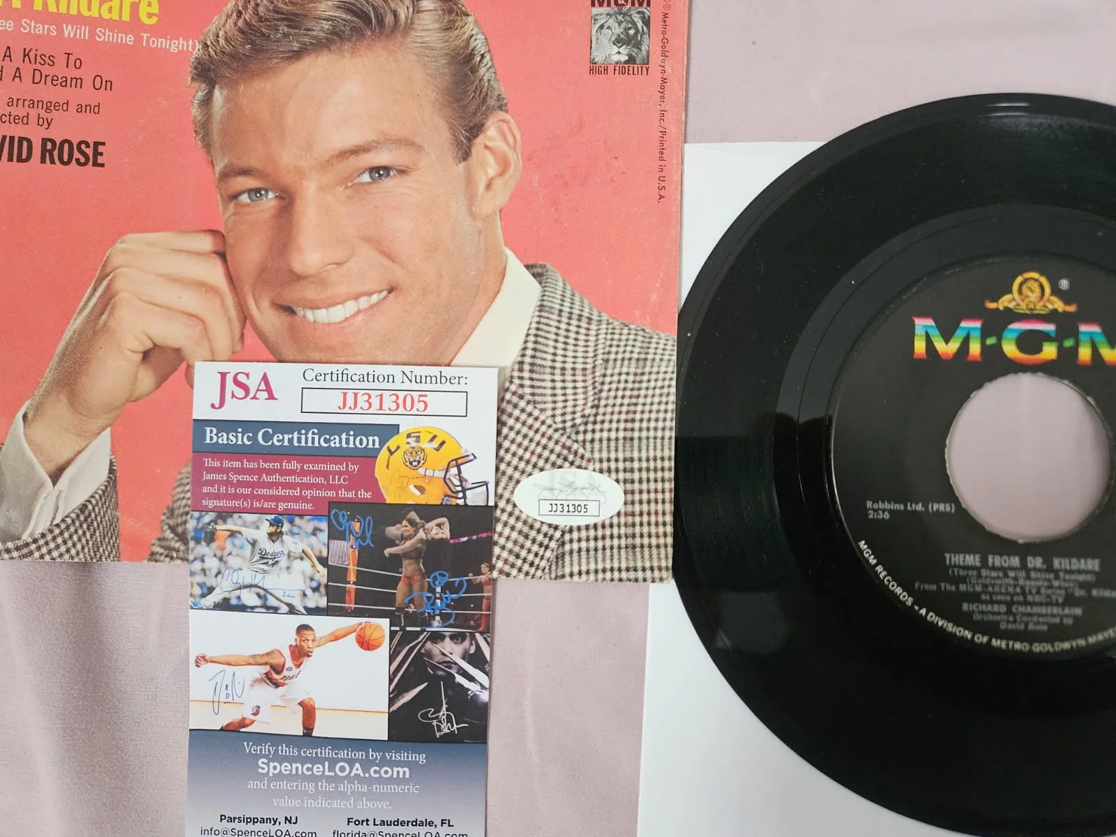 Richard Chamberlain — Richard Chamberlain as Dr. Kildare autographed 45 RPM Record JSA Certified, изображение 3