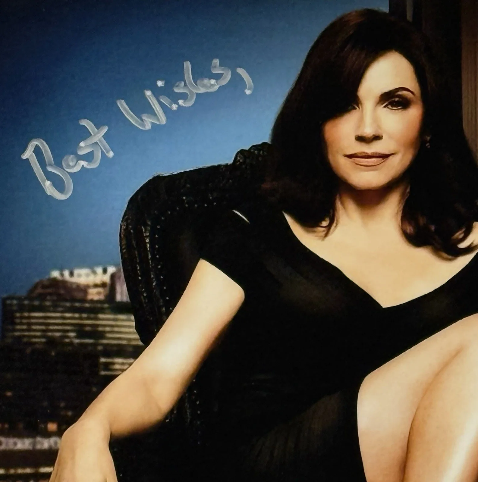 Julianna Margulies — Julianna Margulies Signed The Good Wife 8x10 Photo Beckett COA, изображение 2