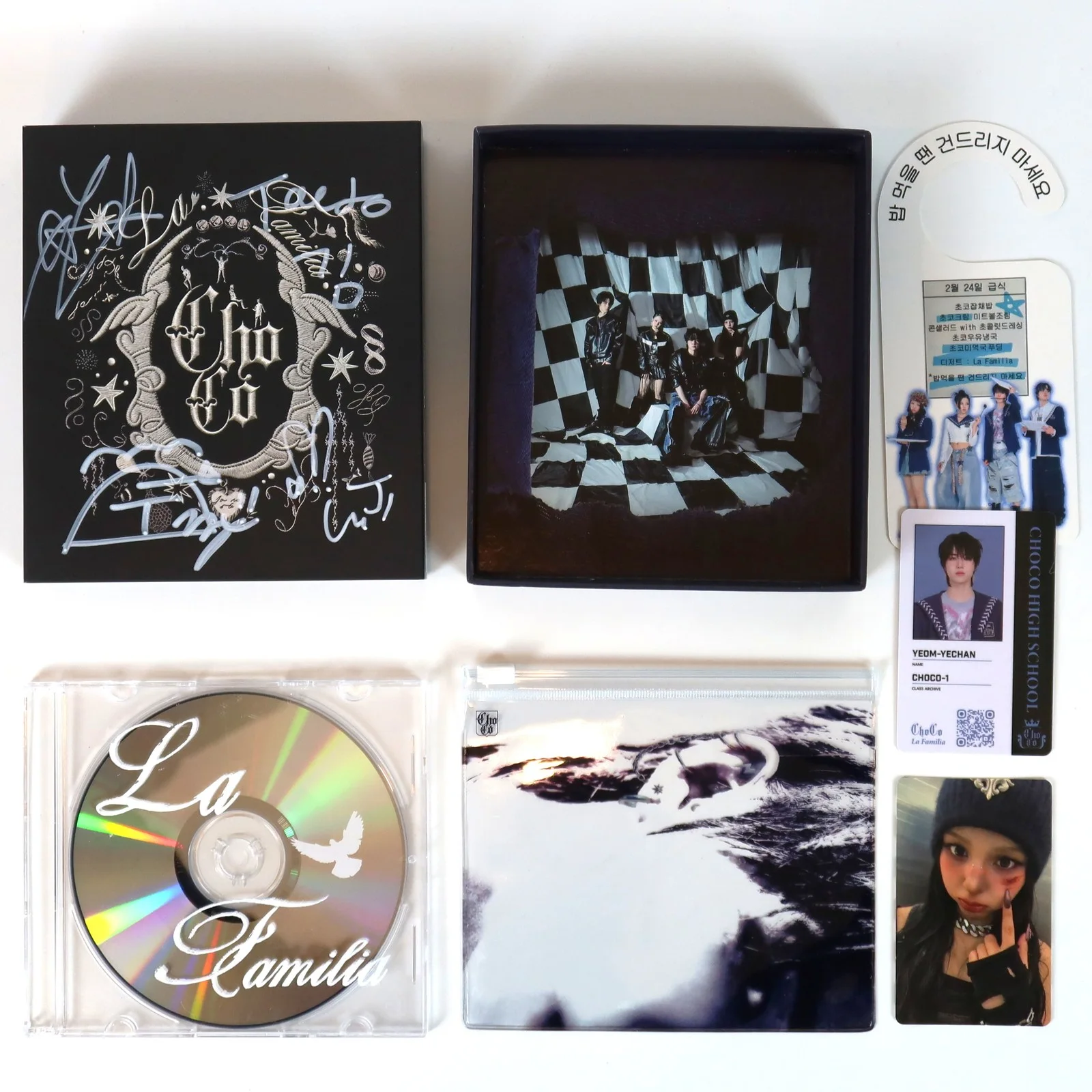 ChoCo1&2 - ChoCo La Familia 1st Mini Album Signed Autographed CD Promo 2026, image 2
