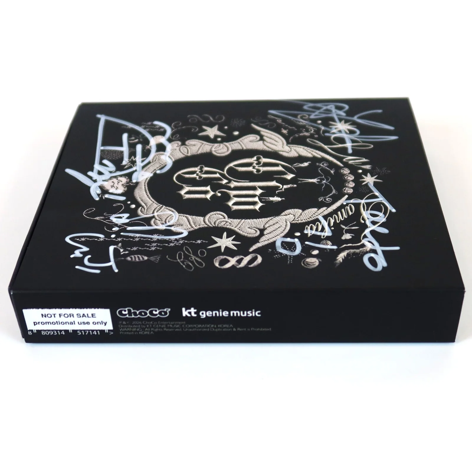 ChoCo1&2 - ChoCo La Familia 1st Mini Album Signed Autographed CD Promo 2026, image 4
