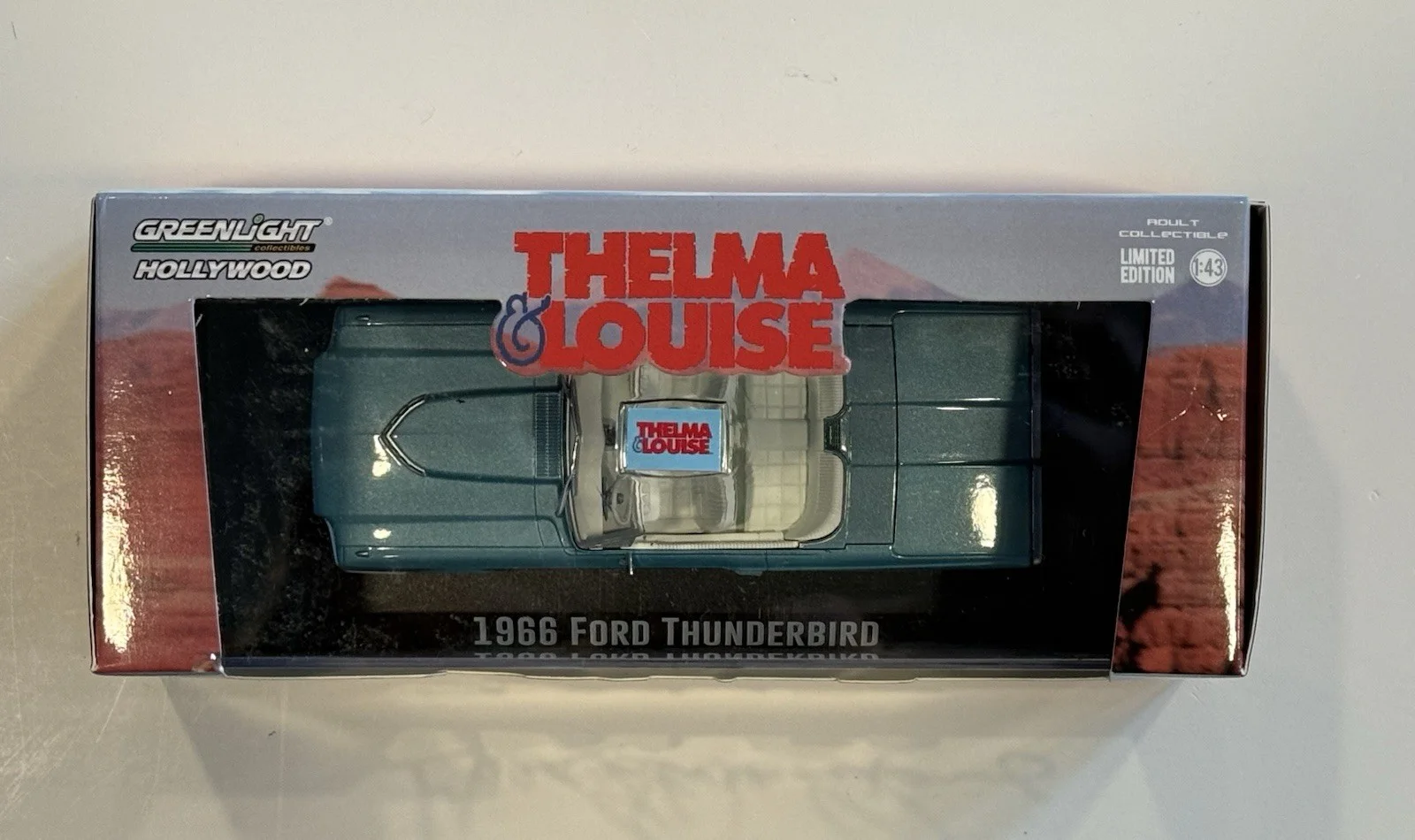Websites — Geena Davis Signed Thelma & Louise 1966 Ford T-bird 1:43 Scale Car SCHWARTZ COA, изображение 2