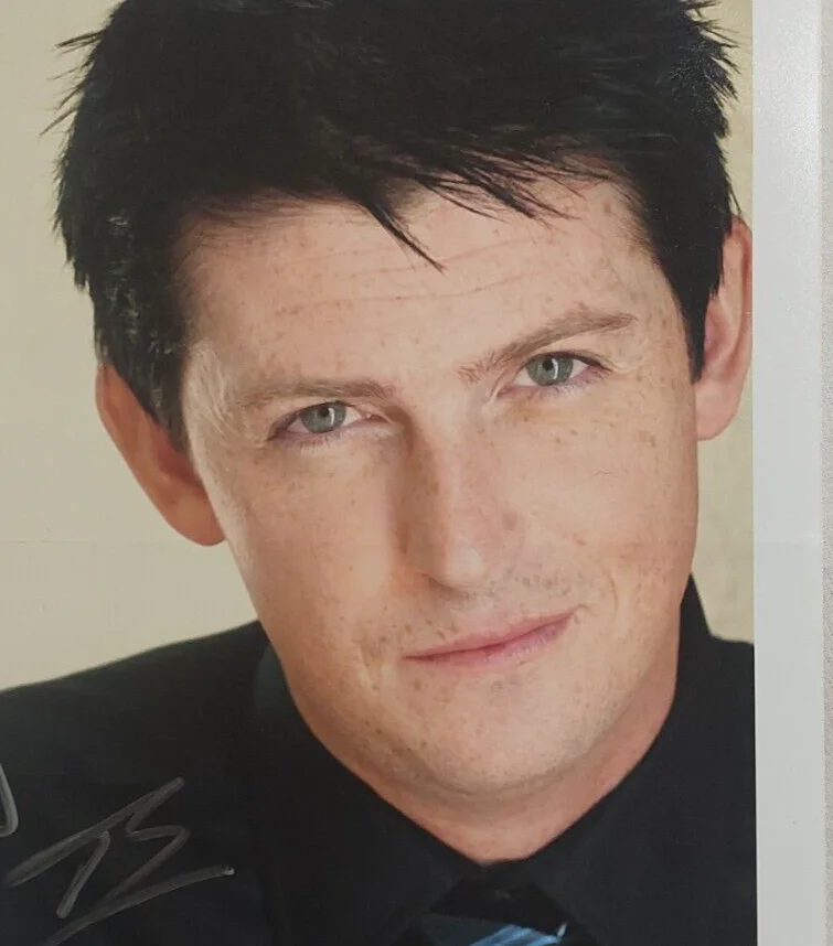 Manu Intiraymi — Manu Intiraymi signed 8x10 photo Icheb Star Trek Voyager autograph – crease, изображение 4