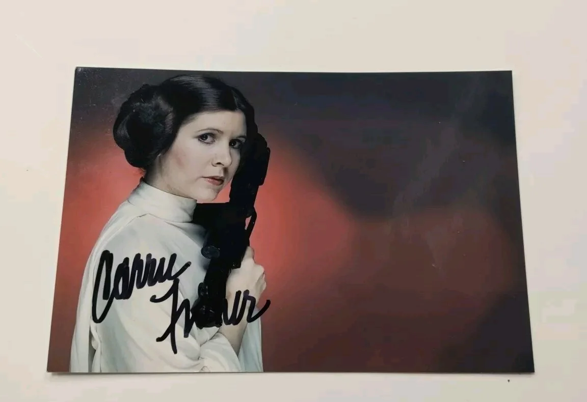 Carrie Fisher — Carrie Fisher signed 6x4 photo Princess Leia Star Wars autograph