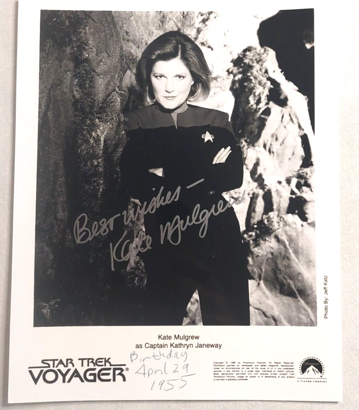 Kate Mulgrew — Kate Mulgrew signed 8x10 photo Captain Janeway Star Trek Voyager