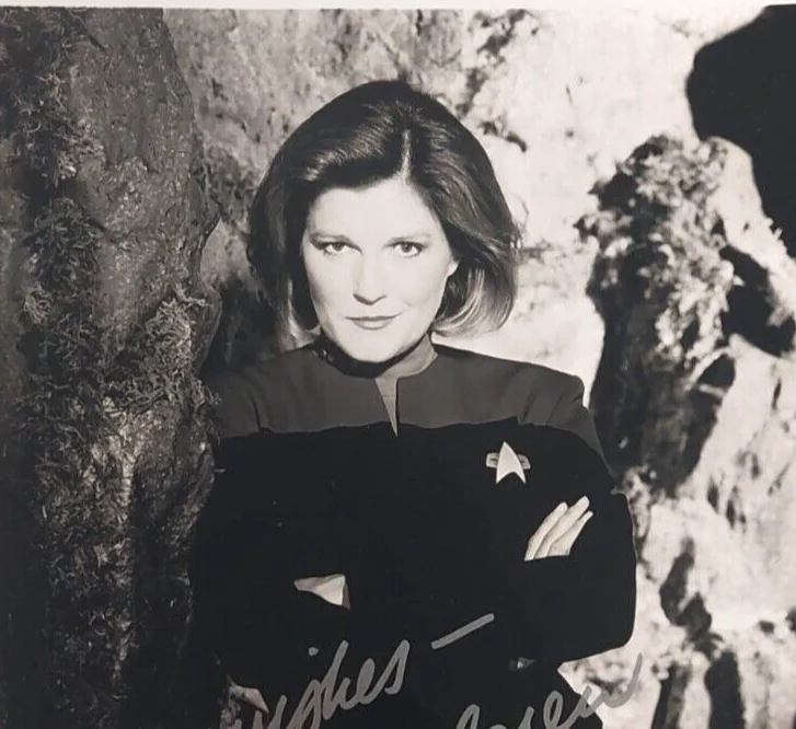 Kate Mulgrew — Kate Mulgrew signed 8x10 photo Captain Janeway Star Trek Voyager, image 4