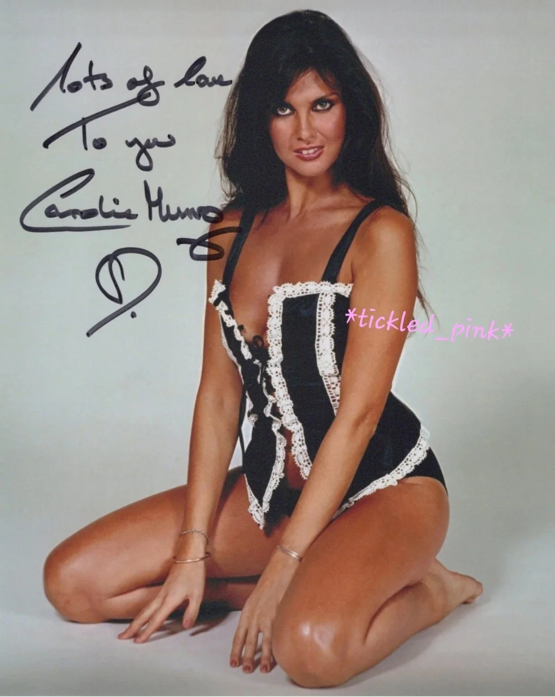 Caroline Munro — Sexy Hammer horror/Bond girl/scream queen Caroline Munro-signed 8x10 Photo COA