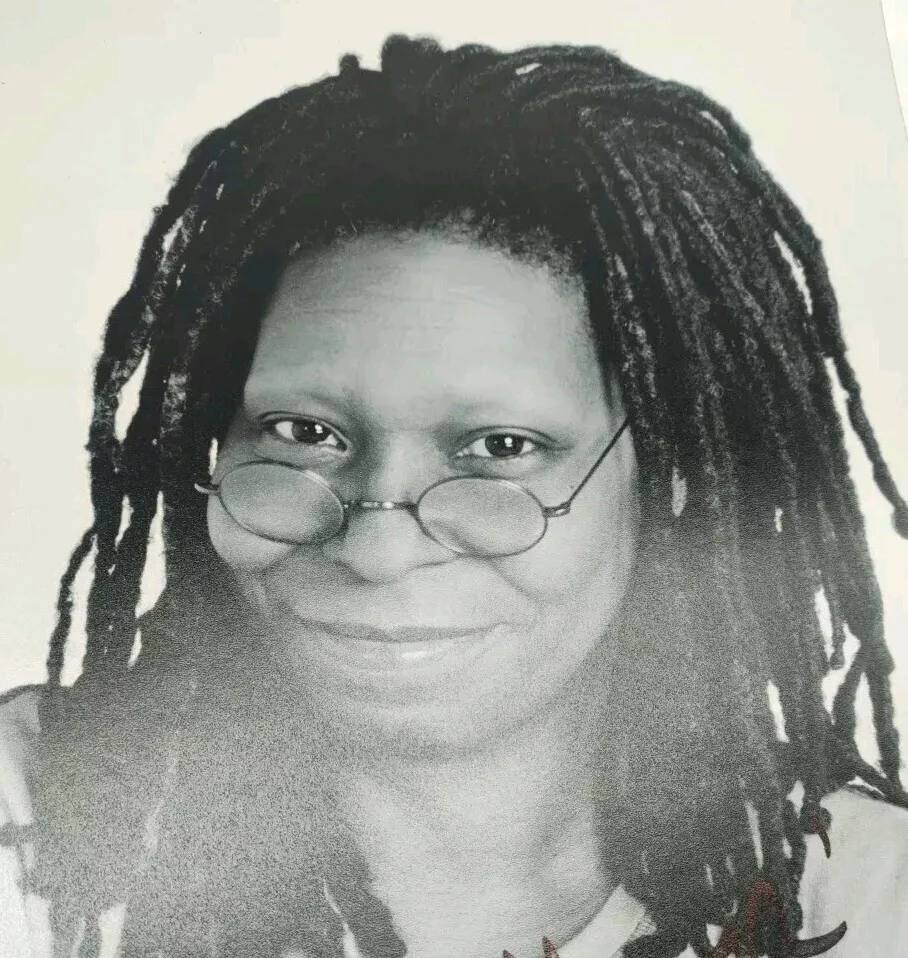Whoopi Goldberg — Whoopi Goldberg signed 8x10 photo autograph Sister Act Color Purple Star Wars, изображение 3