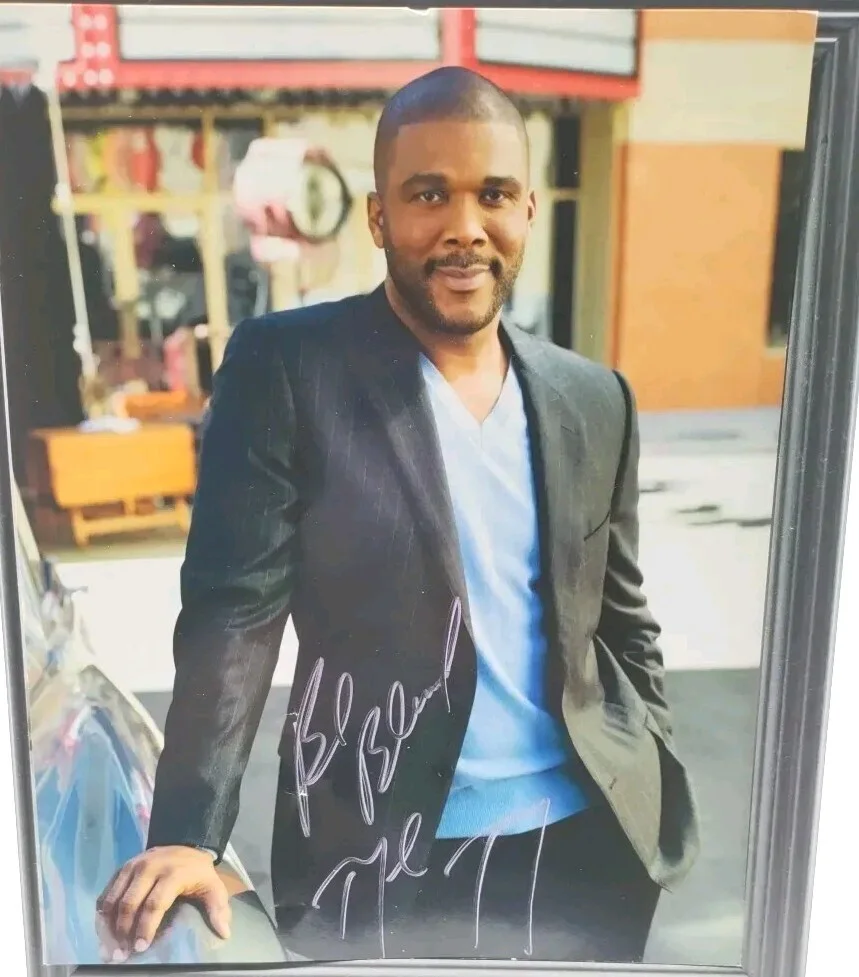 Tyler Perry — Tyler Perry signed 8x10 photo autographed Madea actor filmmaker, image 2