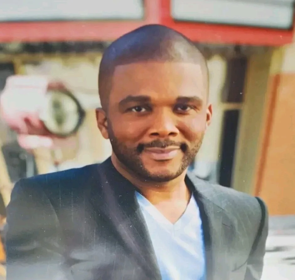Tyler Perry — Tyler Perry signed 8x10 photo autographed Madea actor filmmaker, image 4