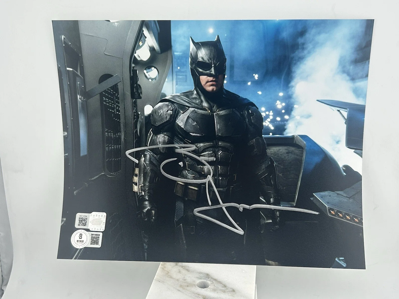 Ben Affleck Signed Autographed Batman 8x10 OCCM & Beckett Witnessed COA, изображение 3