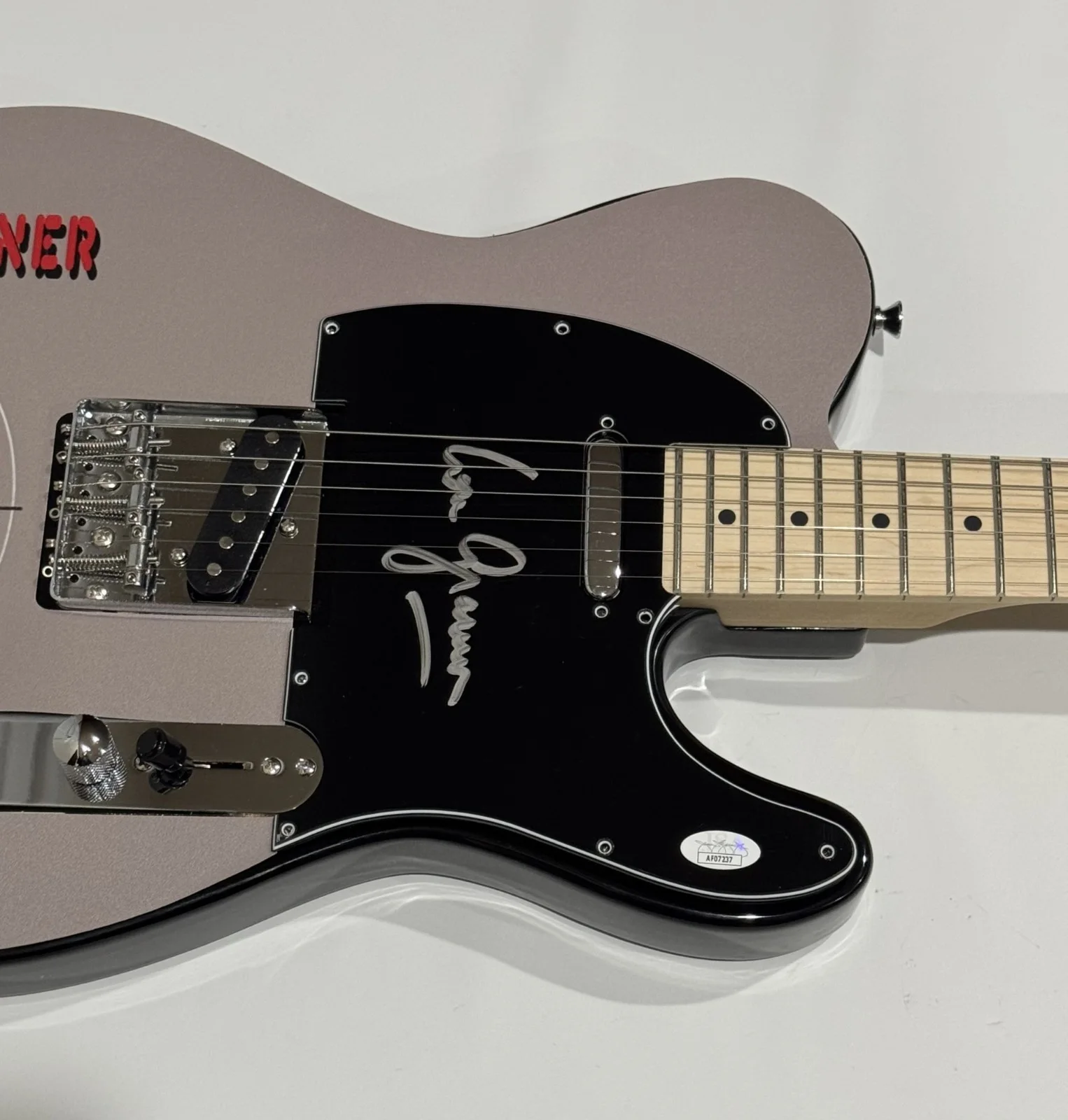 LOU GRAMM SIGNED CUSTOM FOREIGNER 4 ELECTRIC GUITAR JSA COA, image 2