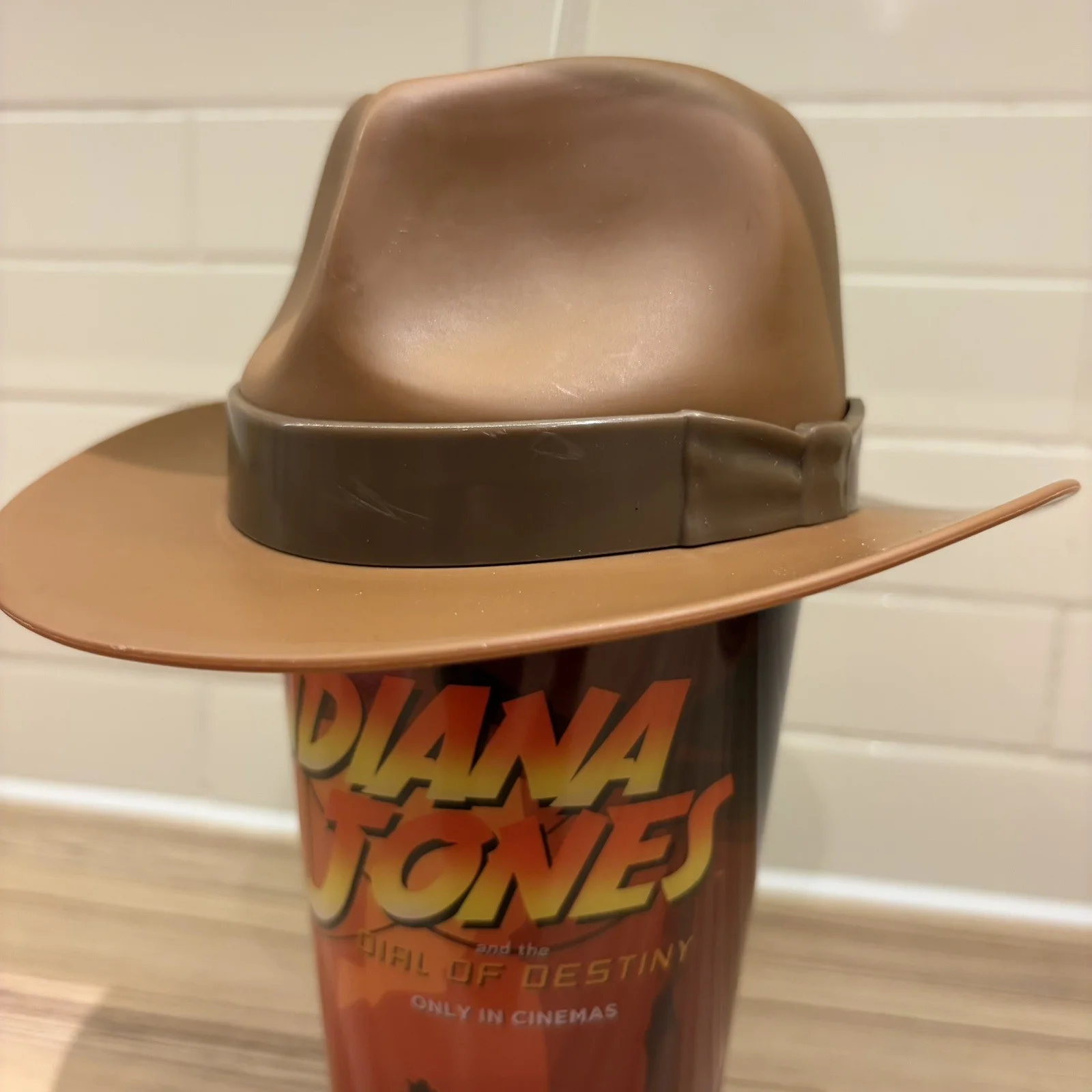 Indiana Jones and the Dial of Destiny Cup & Fedora Hat Theater Collectors Cup, изображение 3