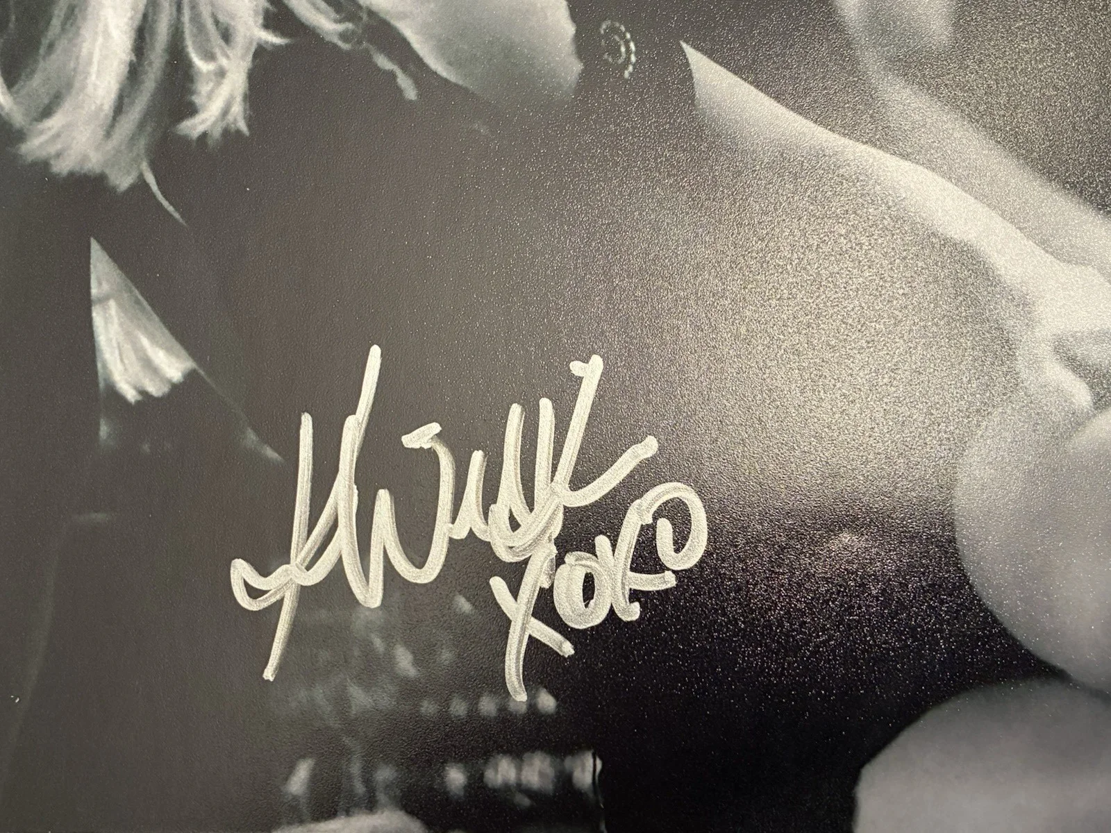 Kendra Wilkinson — KENDRA WILKINSON SIGNED 8X10 SEXY OUTFIT PLAYBOY GIRLS NEXT DOOR HUGH HEFNER JSA, image 4