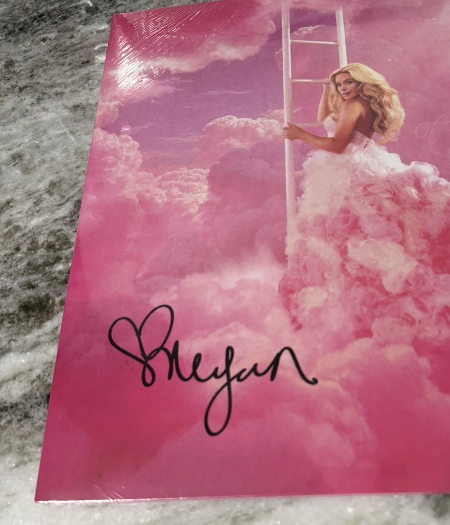 MEGAN MORONEY Cloud 9: Megan's Signature Pink Signed Vinyl LP In Hand, изображение 2