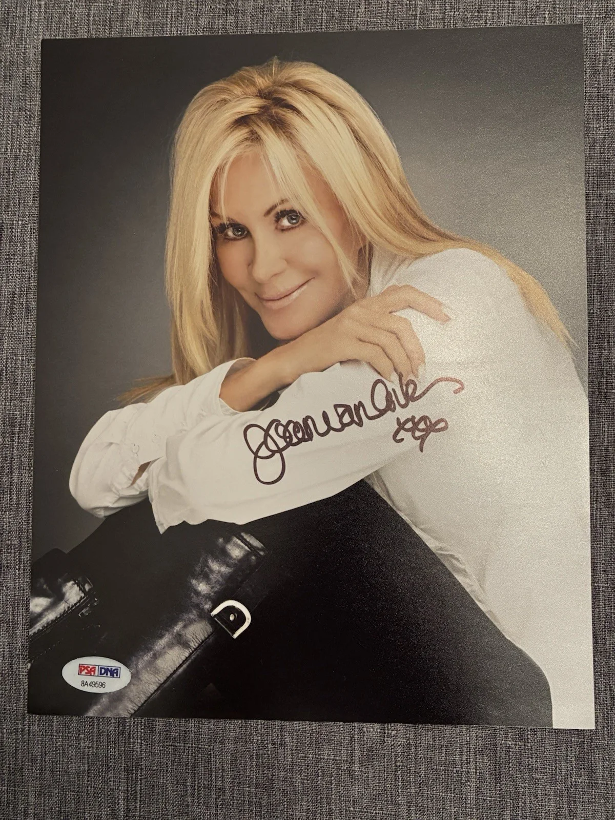 Joan Van Ark — JOAN VAN ARK SIGNED 8x10 PHOTO AKA VALENE EWING KNOTS LANDING TV SOAP OPERA PSA