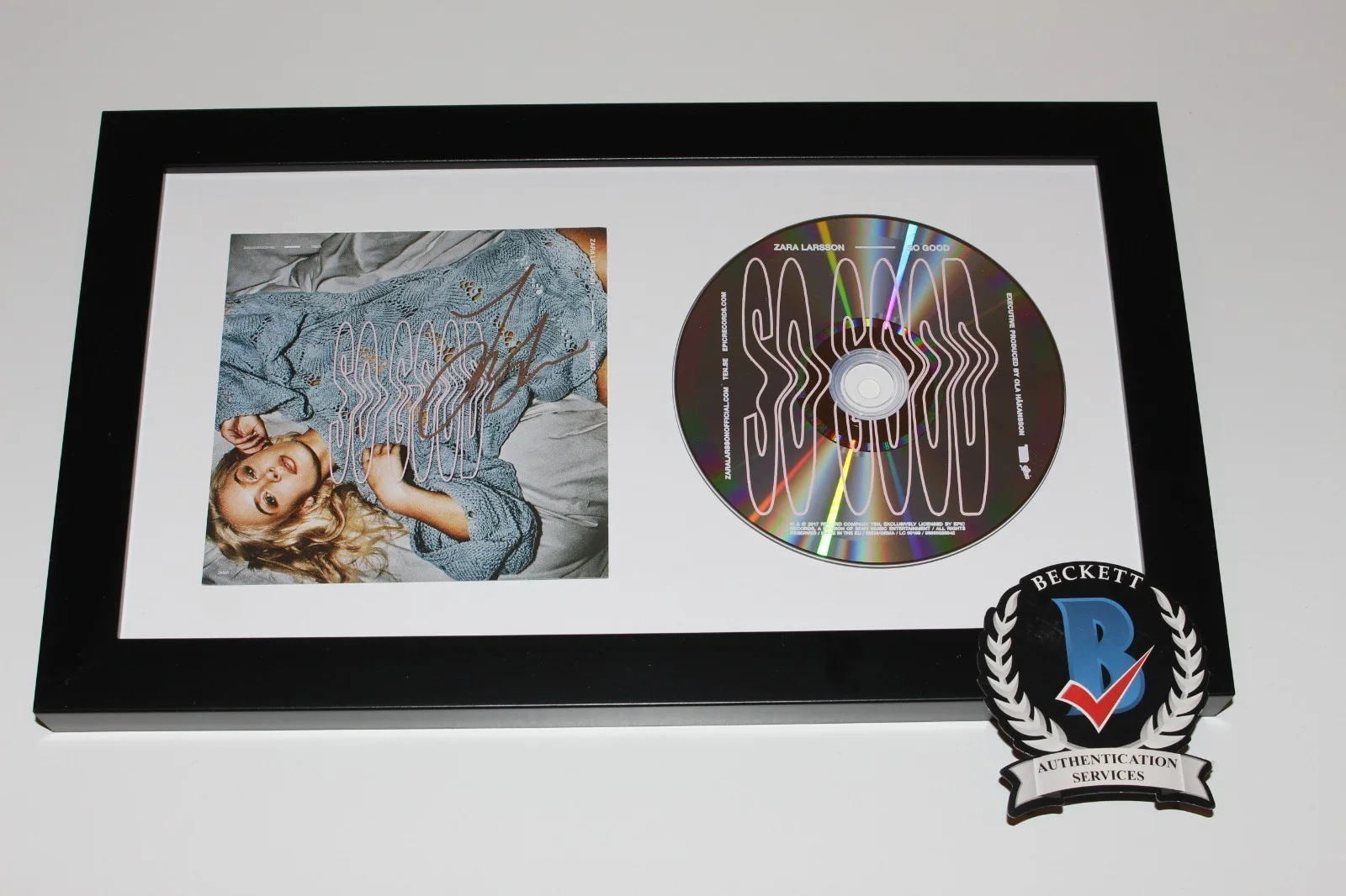 SINGER ZARA LARSSON SIGNED FRAMED 'SO GOOD' CD COVER BOOKLET BECKETT BAS COA, изображение 3