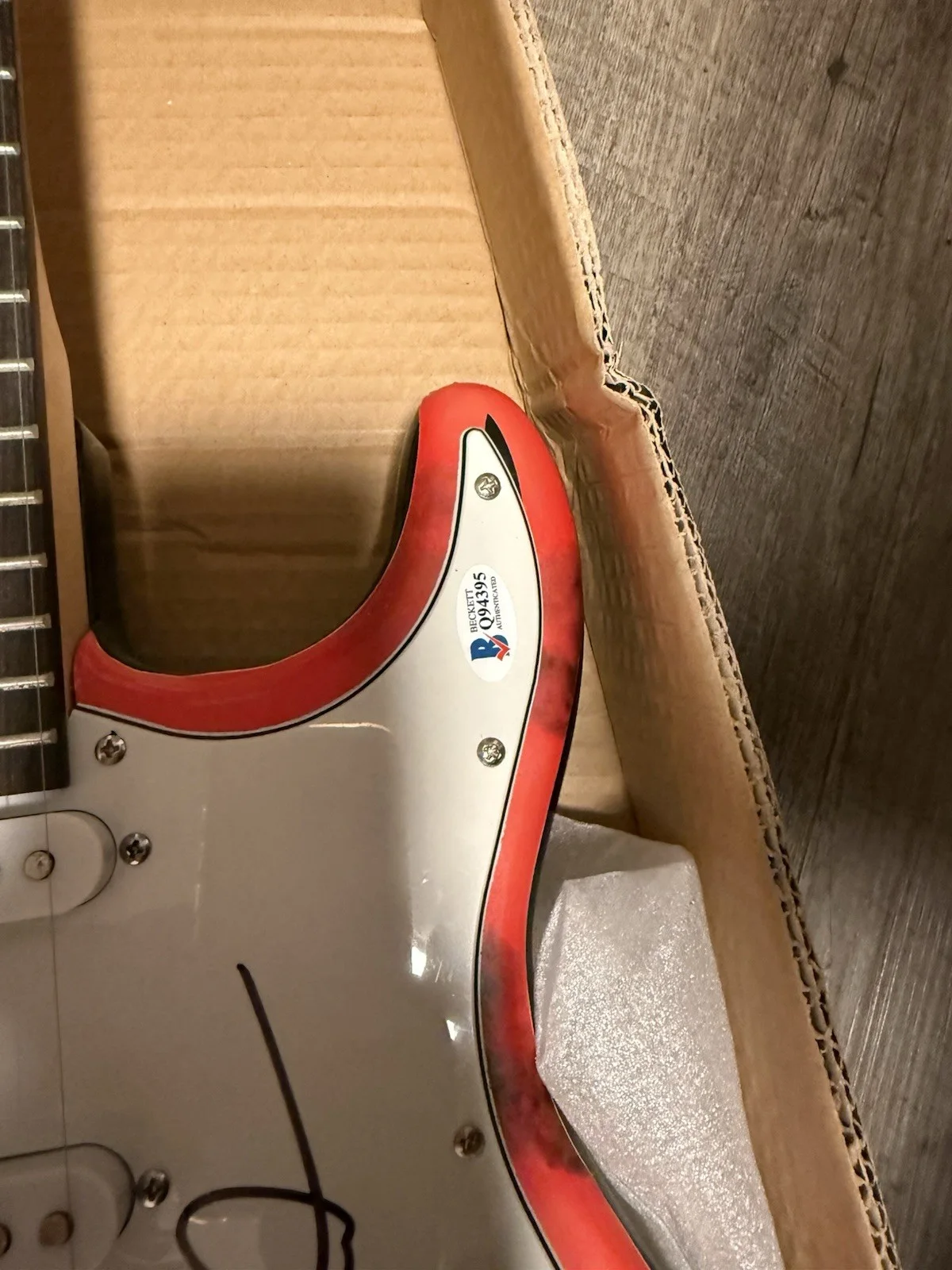 Dwayne Johnson signed Custom Guitar Beckett COA 1 Of 1 On eBay 🔥6 String Guitar, image 2