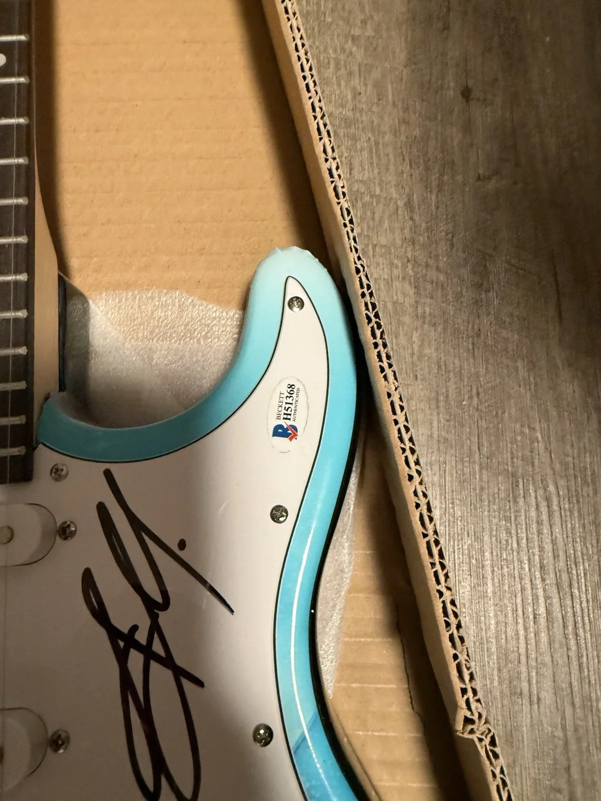 Autographed Electric Guitar Aquaman Graphic Beckett Authenticated Jason Momoa, изображение 2