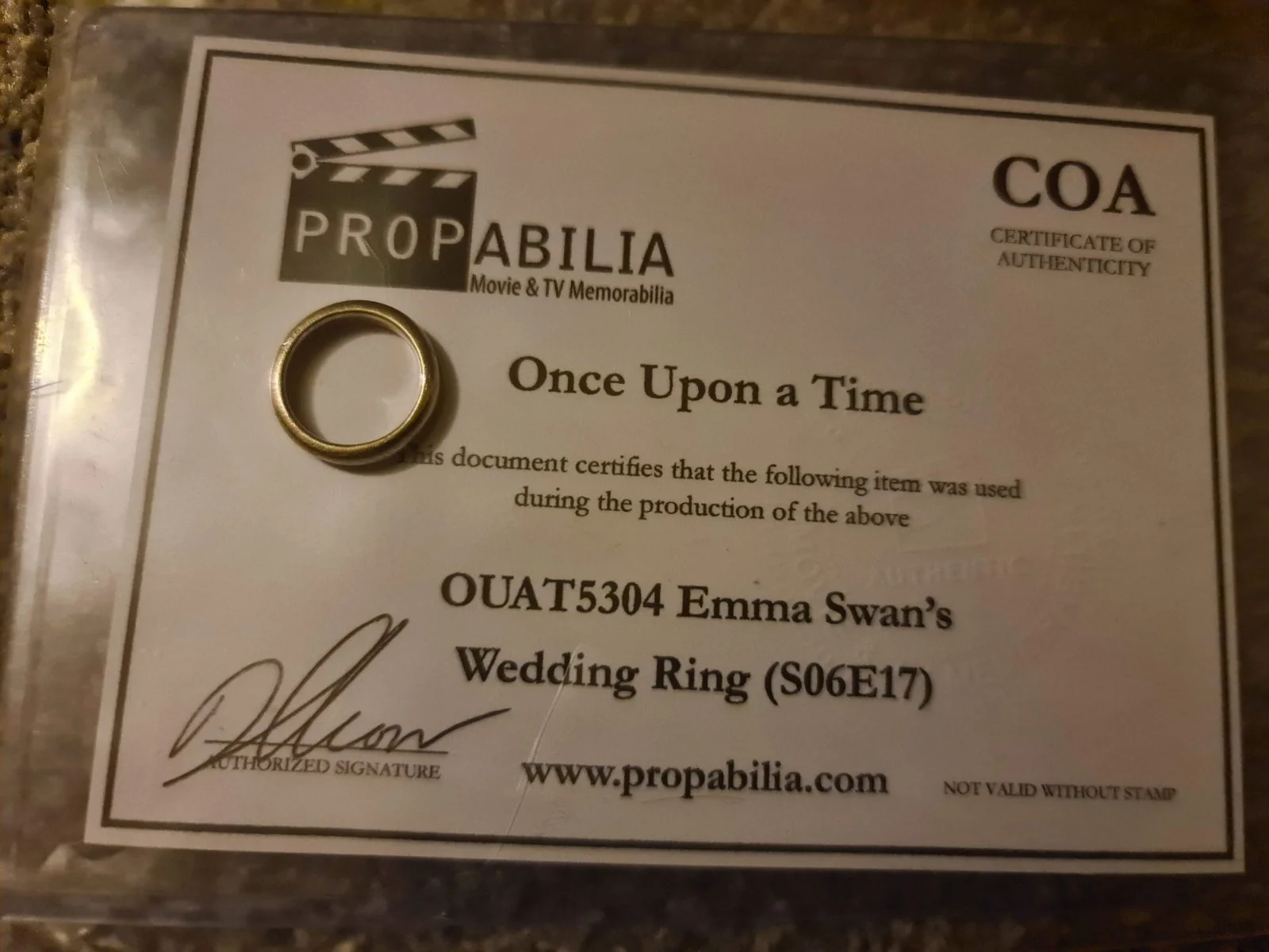 Once Upon A Time Emma Swan's Engagement And Wedding Rings Original Props, изображение 3