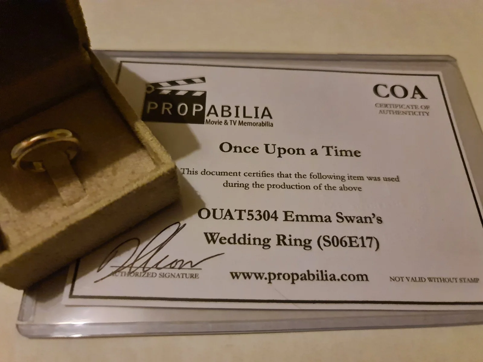 Once Upon A Time Emma Swan's Engagement And Wedding Rings Original Props, изображение 4