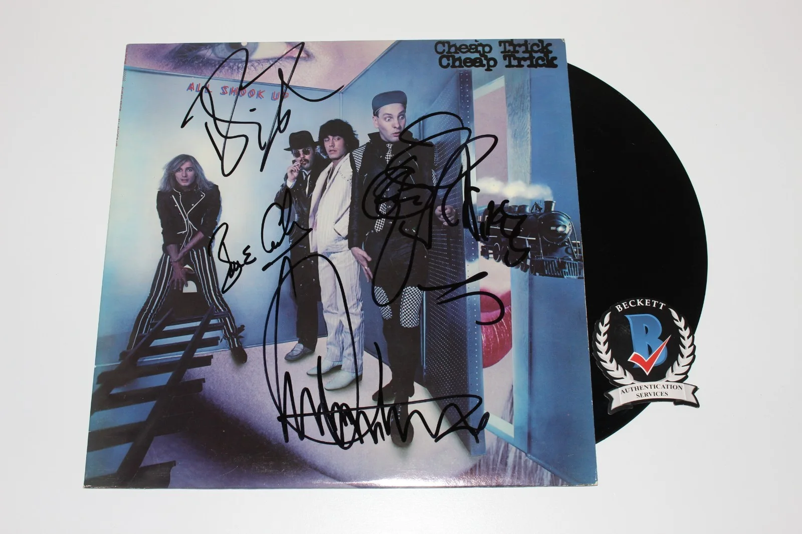 CHEAP TRICK BAND SIGNED ALL SHOOK UP ALBUM VINYL RECORD BECKETT COA AUTOGRAPH x4, изображение 2