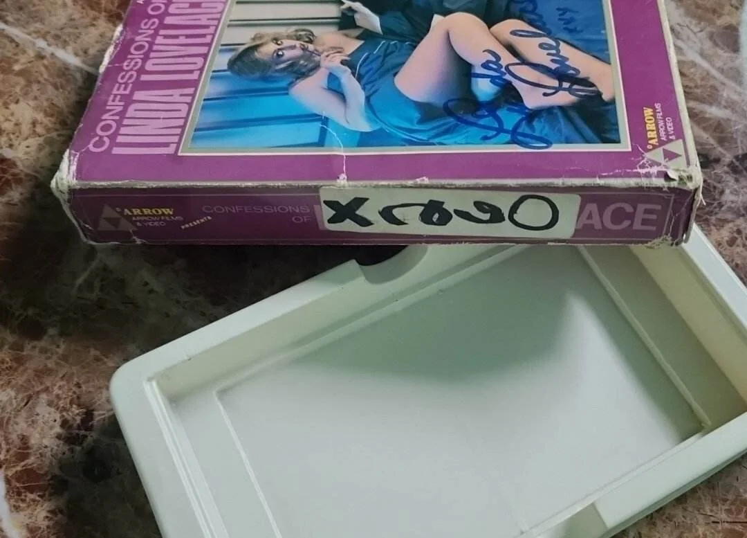 RARE: Linda Lovelace Adult Film Star Signed/Autographed VHS Box Cover, изображение 4