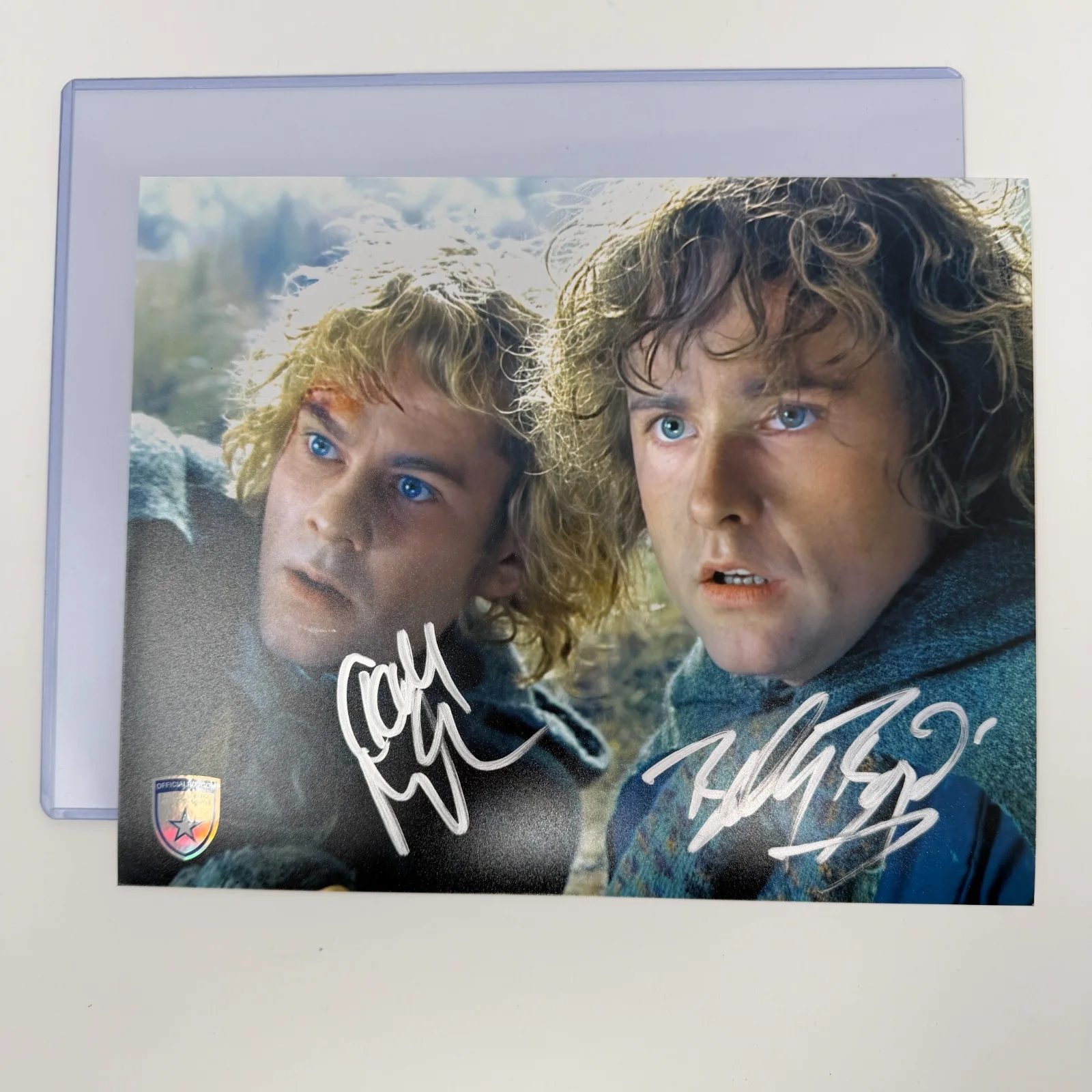 Dominic Monaghan, Billy Boyd — Signed LOTR Hobbits Group Photo Dominic Monaghan & Billy Boyd Official Pix COA