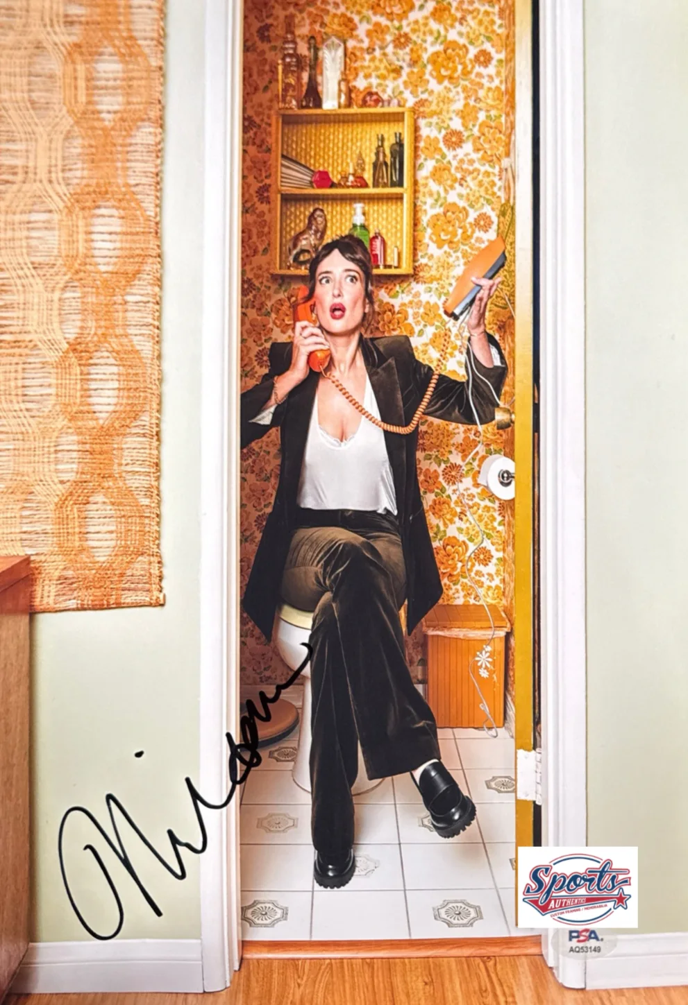 Milana Vayntrub — Milana Vayntrub Signed 11x14 Photo Actress PSA AQ53149