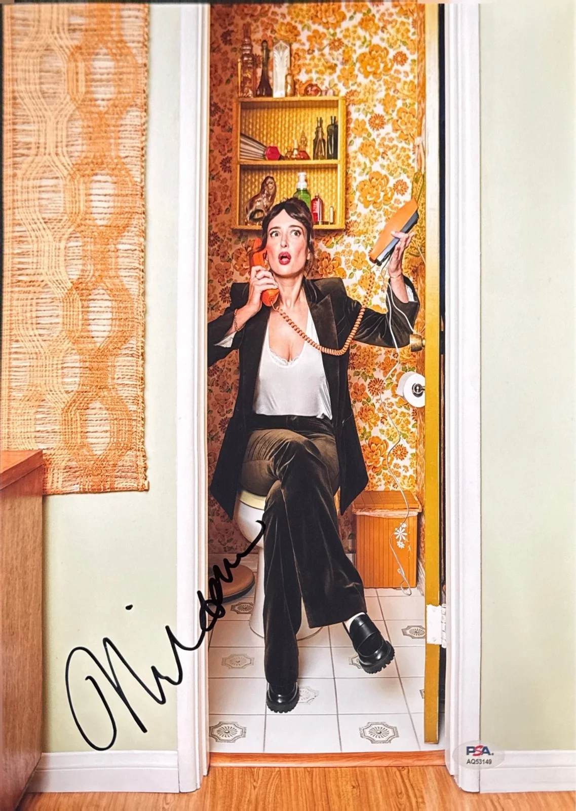 Milana Vayntrub — Milana Vayntrub Signed 11x14 Photo Actress PSA AQ53149, image 2