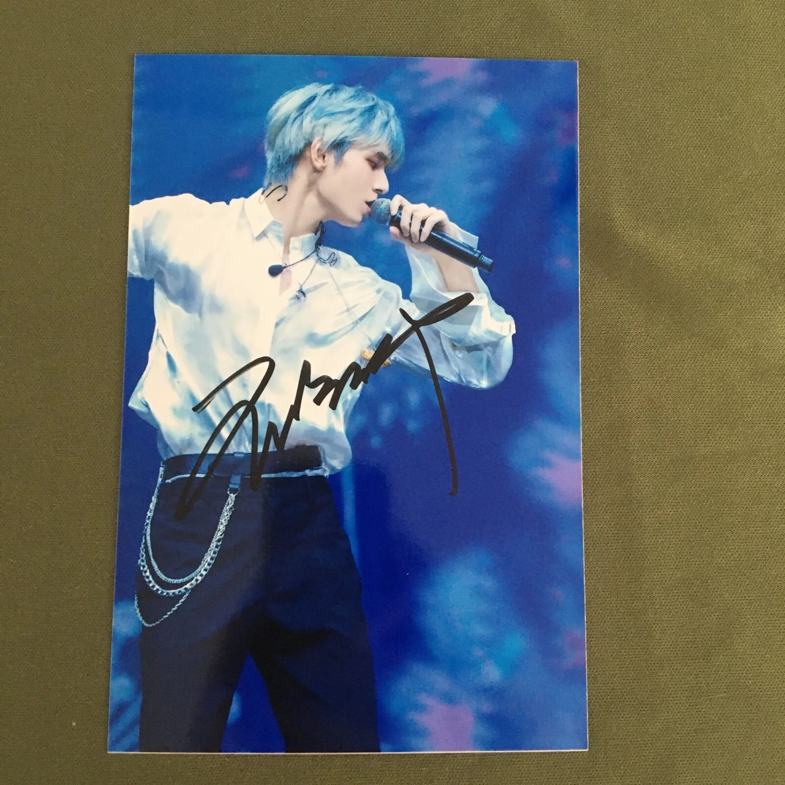 HE CHANG XI Autographed Signed Photo Autographs Chinese Actor 4*6 何昶希 2023, изображение 3