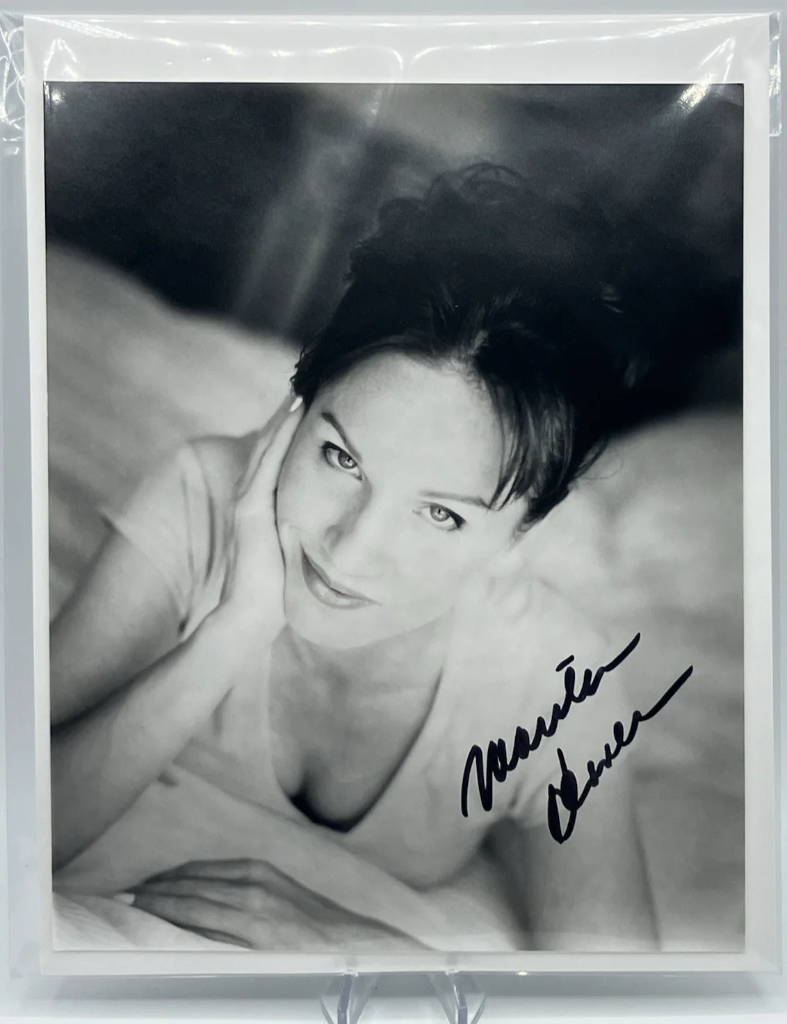 Marilu Henner — Marilu Henner Autographed Signed 8x10 B&W Photo "Taxi" Actress Autograph