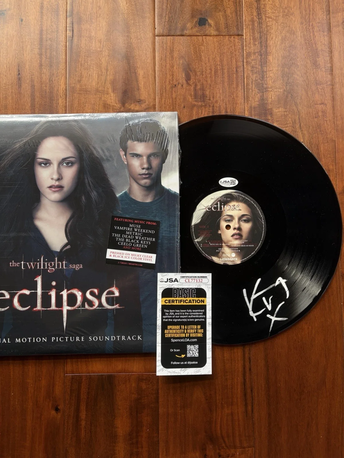 Kristen Stewart — Kristen Stewart Signed Twilight Vinyl Disc JSA COA Autograph PROOF