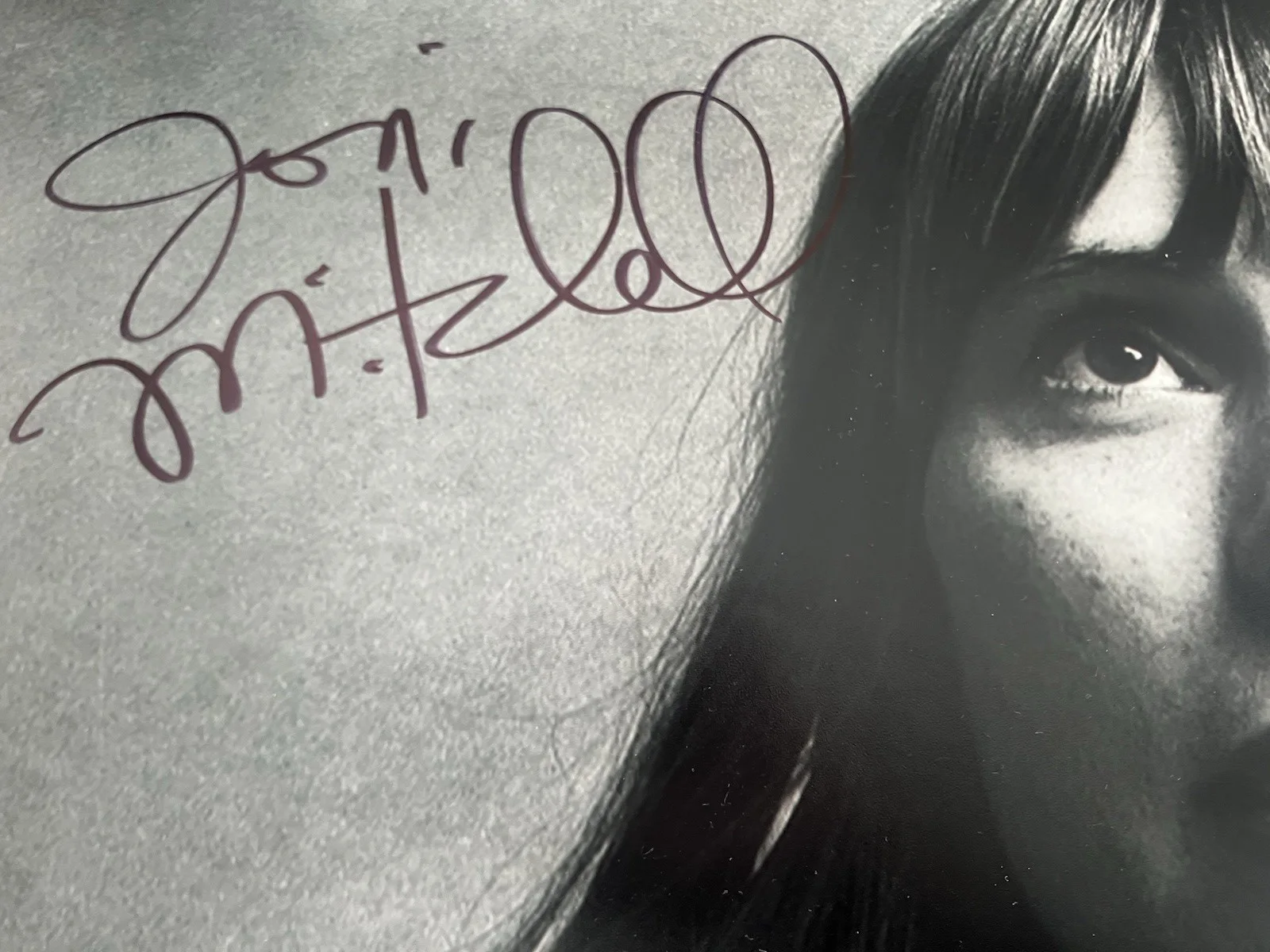 Joni Mitchell — JONI MITCHELL SIGNED AUTOGRAPH 16X20 PHOTO w/ JSA LOA, image 3