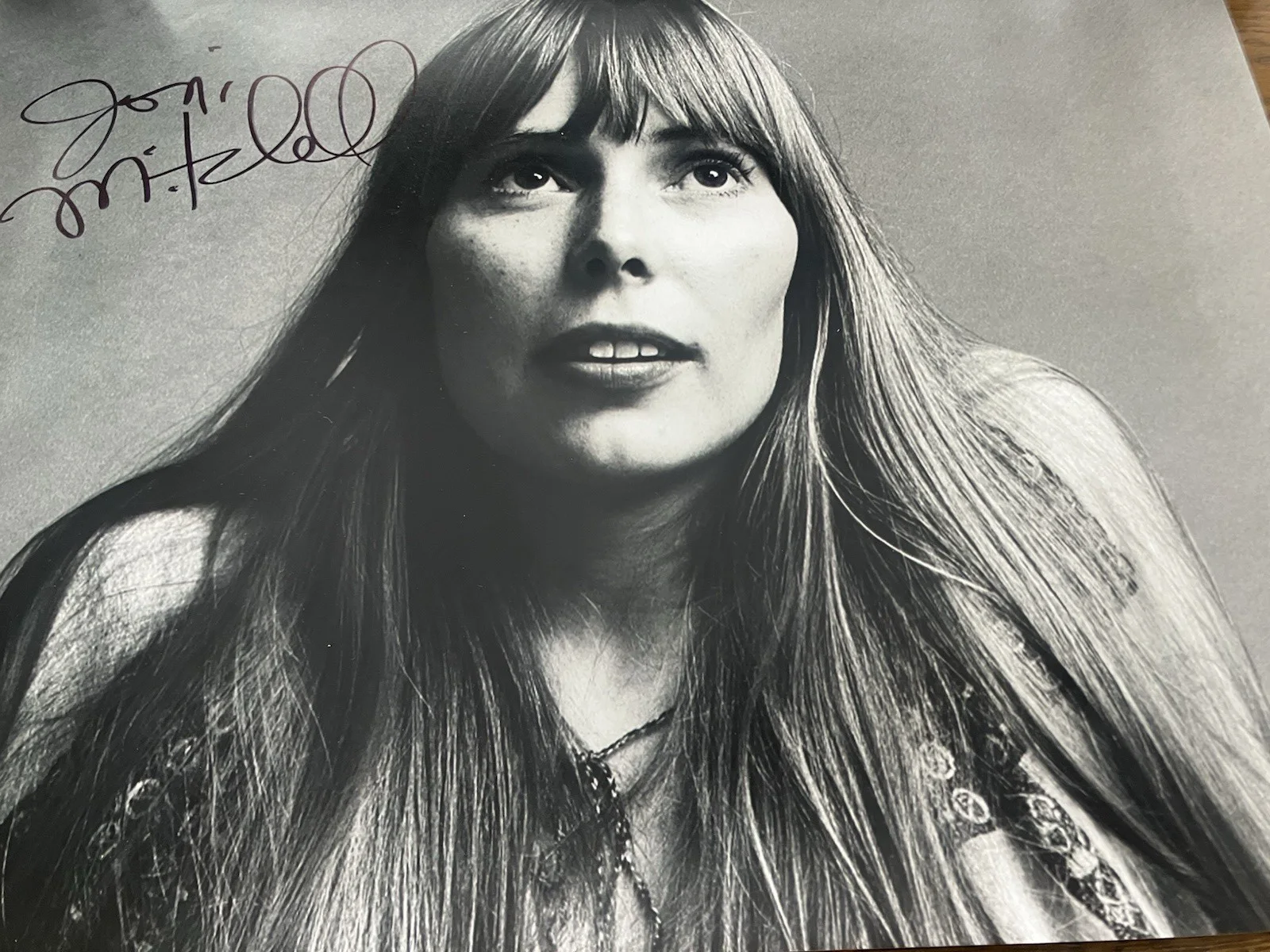 Joni Mitchell — JONI MITCHELL SIGNED AUTOGRAPH 16X20 PHOTO w/ JSA LOA, image 5
