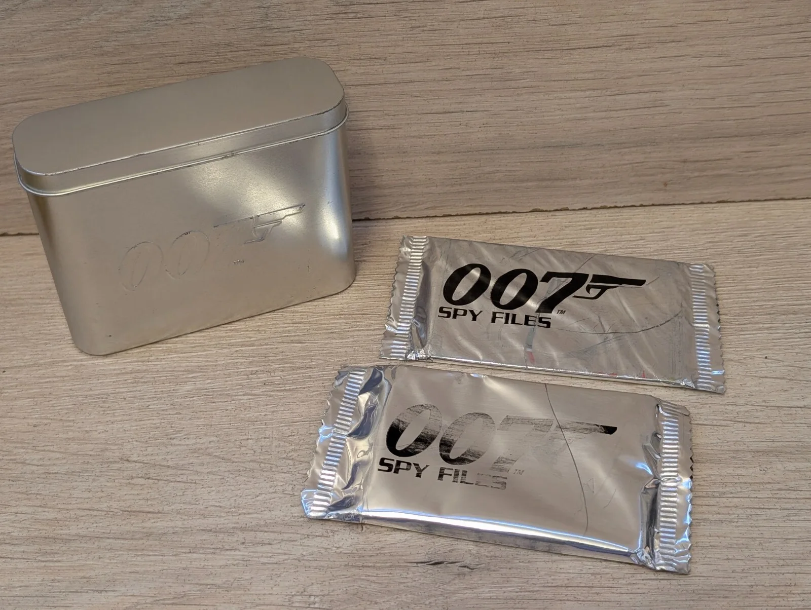 007 JAMES BOND SPY FILES MINI TIN and 2 packs of cards unopened, image 2