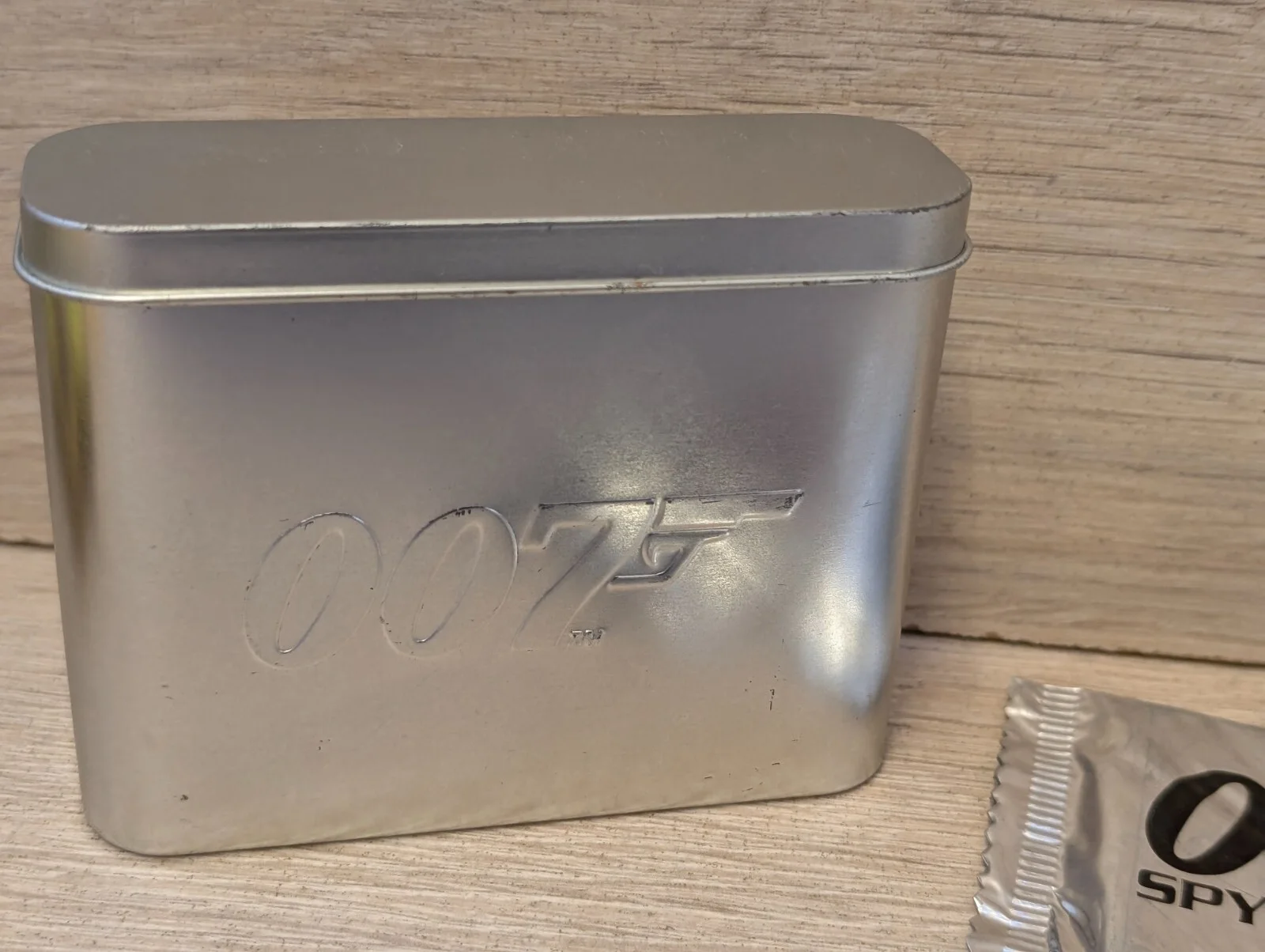 007 JAMES BOND SPY FILES MINI TIN and 2 packs of cards unopened, image 3