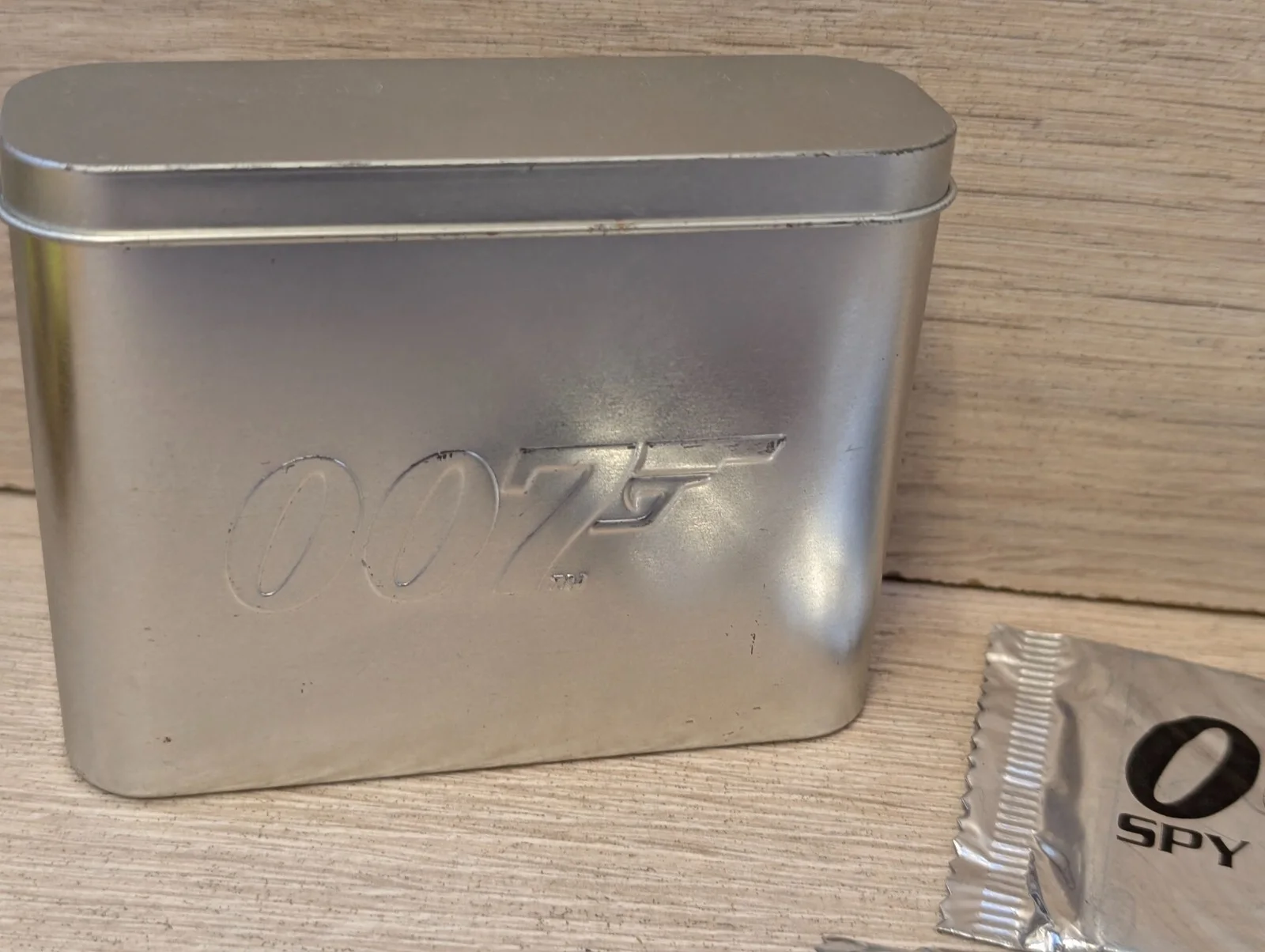 007 JAMES BOND SPY FILES MINI TIN and 2 packs of cards unopened, image 4